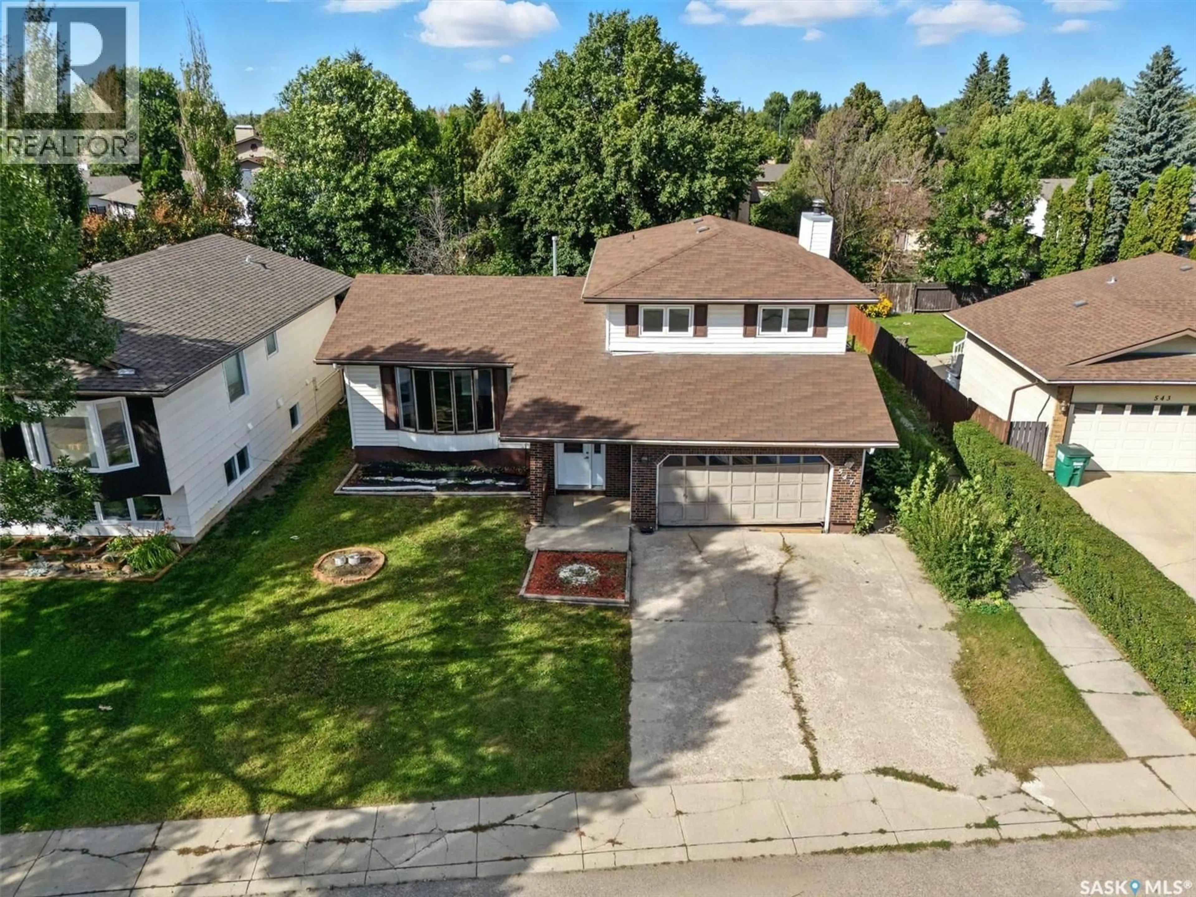 A pic from outside/outdoor area/front of a property/back of a property/a pic from drone, street for 547 SEBESTYEN CRESCENT, Saskatoon Saskatchewan S7K6W2
