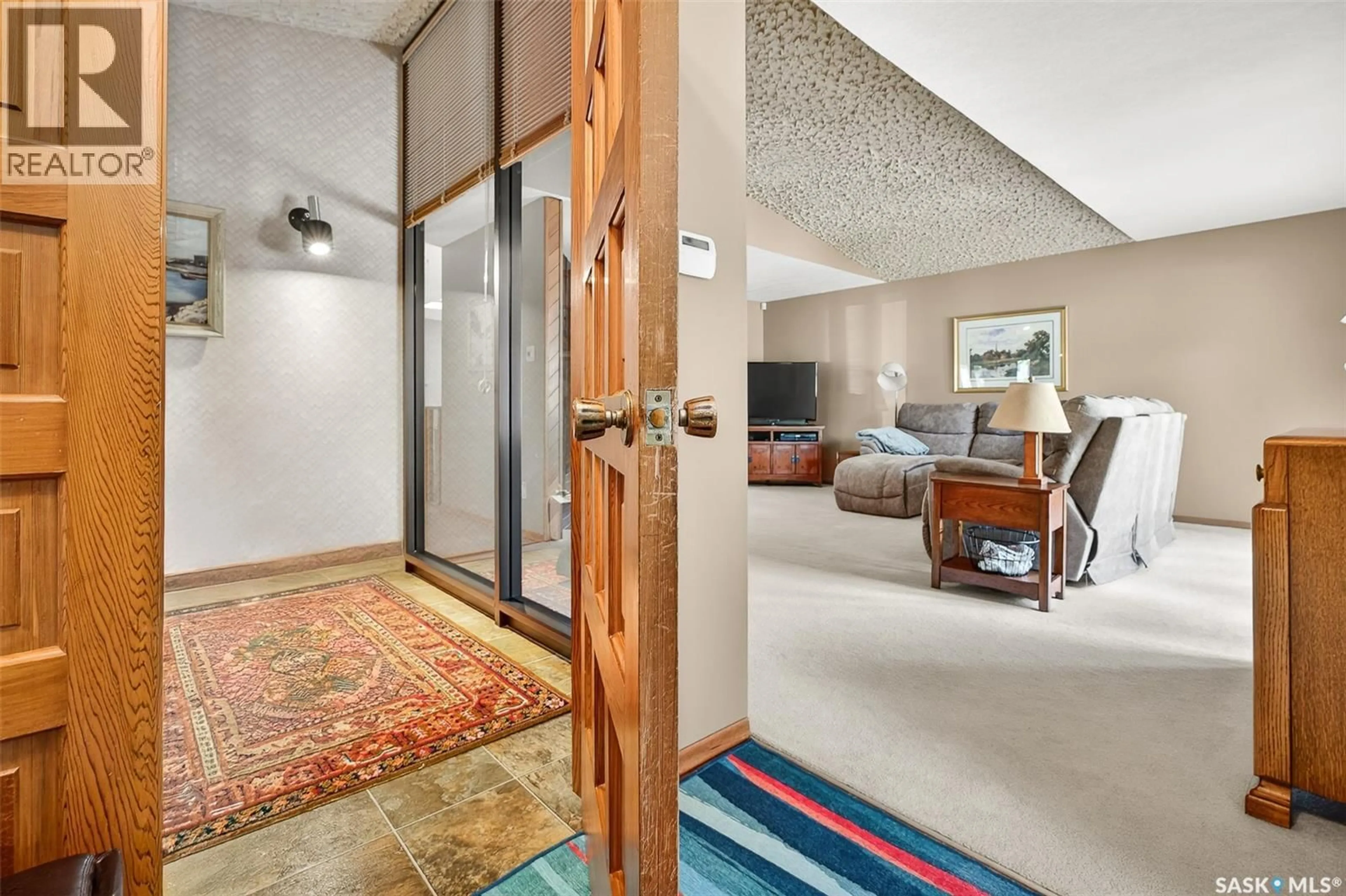Indoor foyer for 62 BLUEBELL CRESCENT, Moose Jaw Saskatchewan S6J1A1