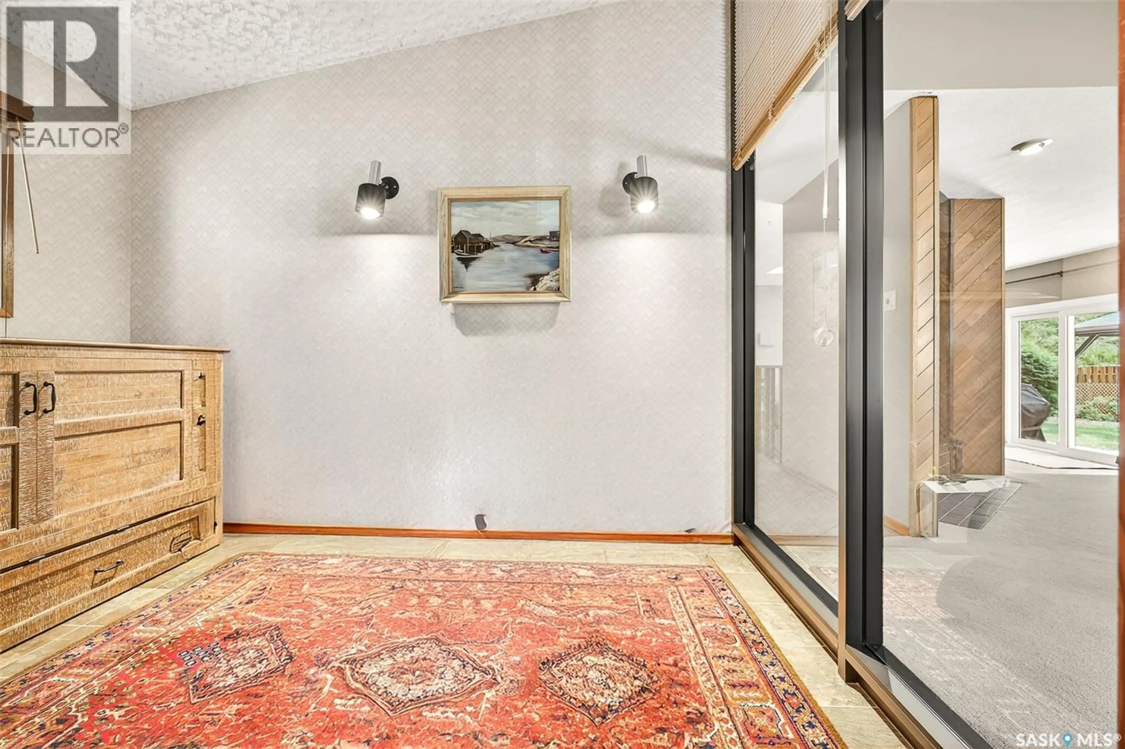 Indoor foyer for 62 BLUEBELL CRESCENT, Moose Jaw Saskatchewan S6J1A1