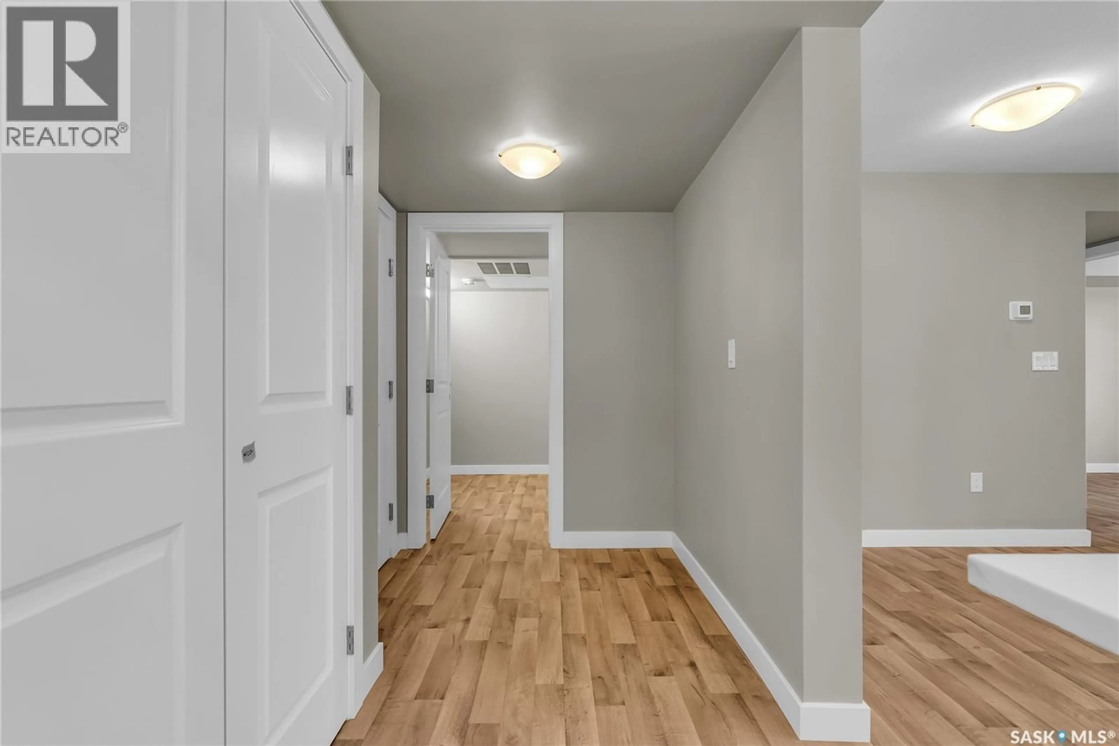 Indoor entryway for 105 318 108TH STREET, Saskatoon Saskatchewan S7N1P8