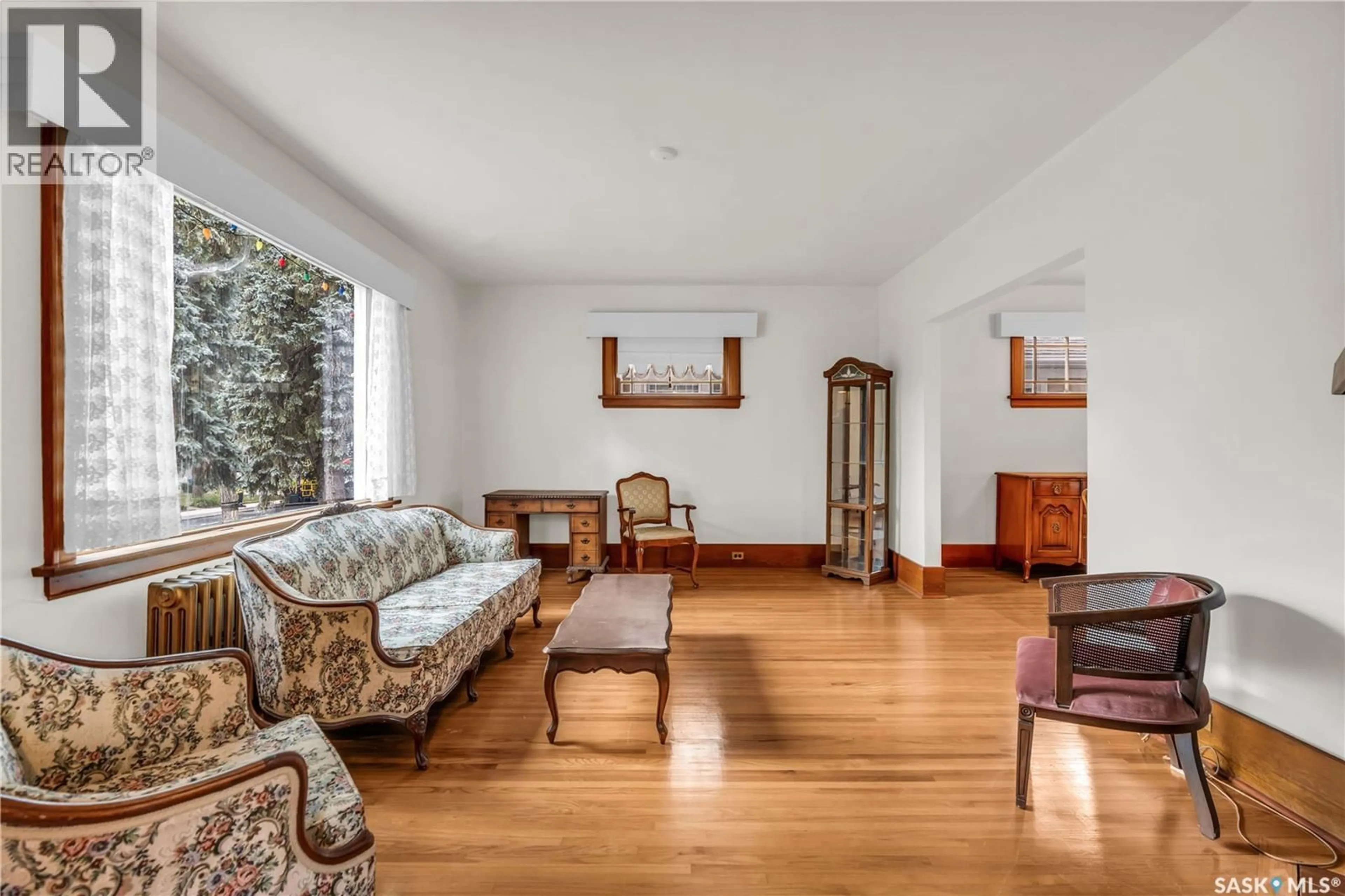 Living room with furniture, unknown for 3208 COLLEGE AVENUE, Regina Saskatchewan S4T1V9