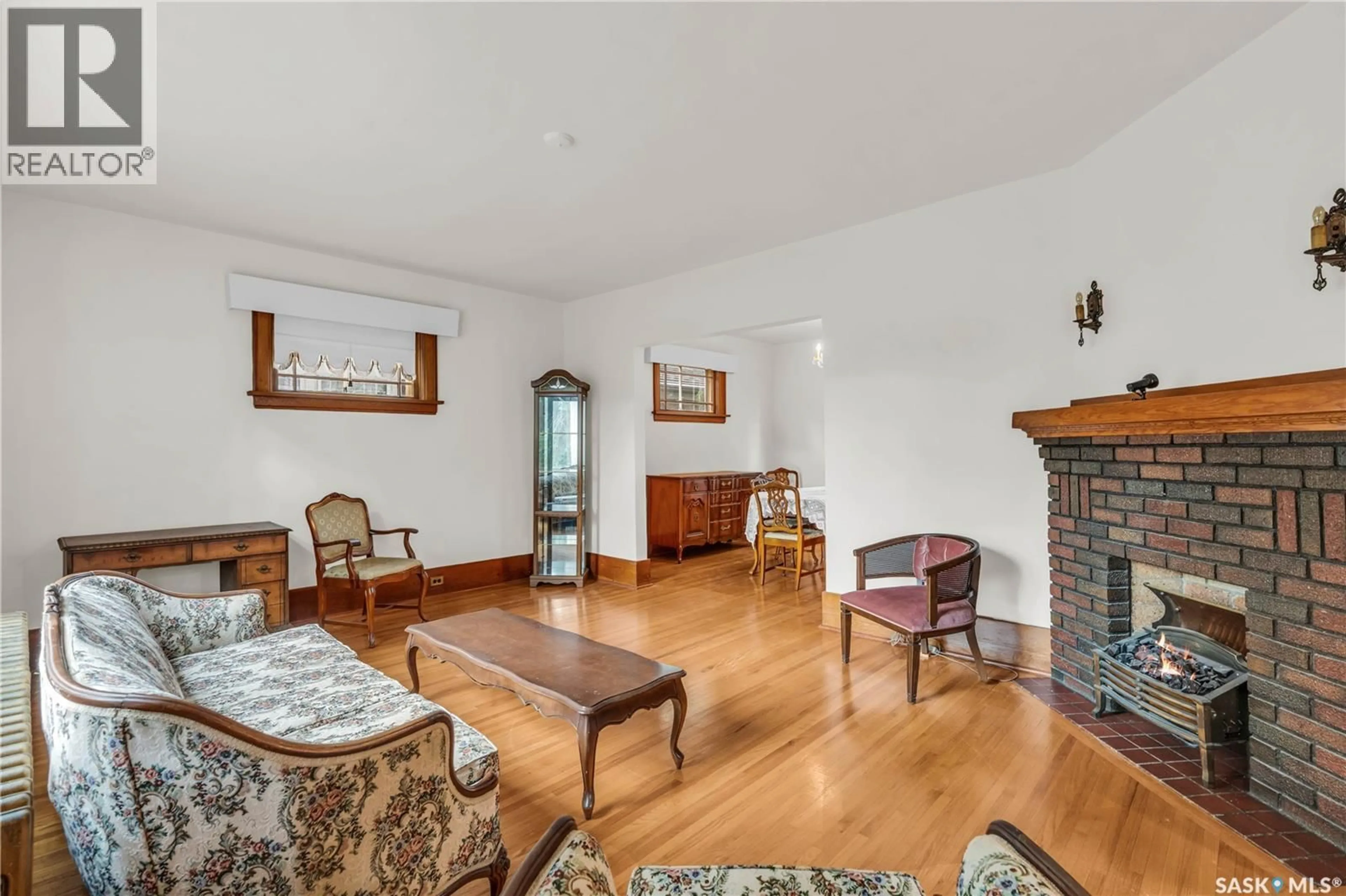 Living room with furniture, unknown for 3208 COLLEGE AVENUE, Regina Saskatchewan S4T1V9