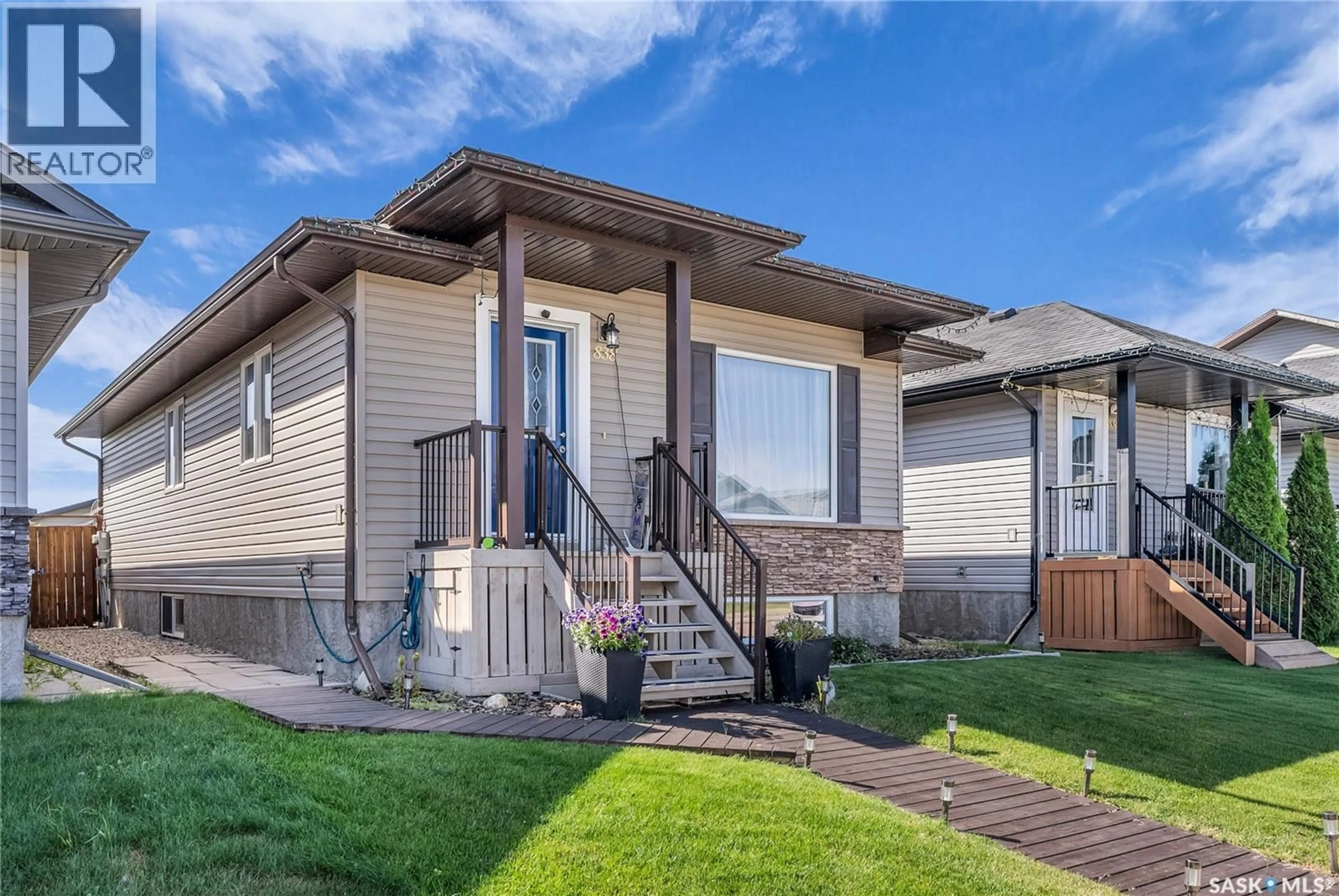 Home with vinyl exterior material, street for 838 GLENVIEW COVE, Martensville Saskatchewan S0K0A2