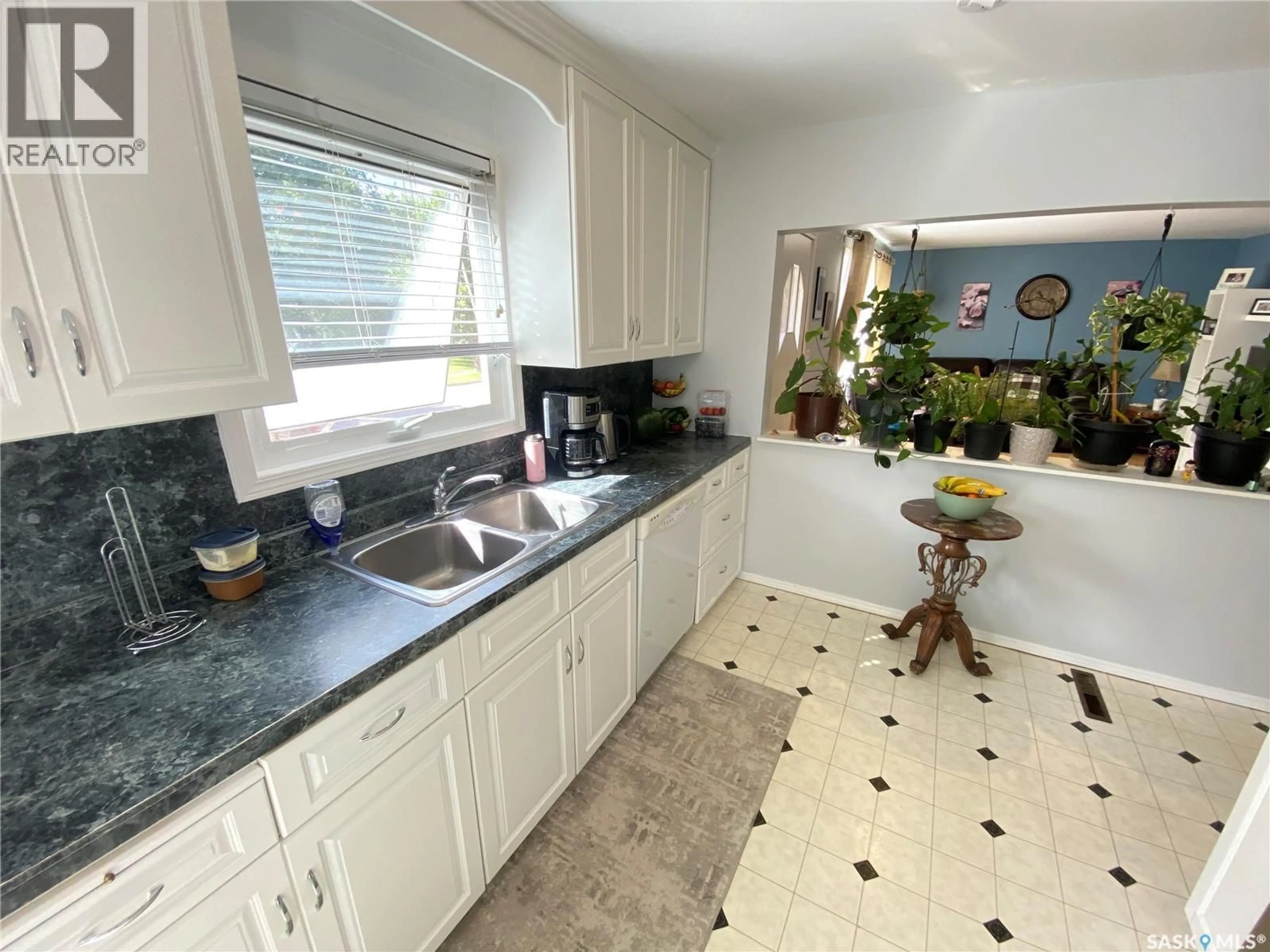 Standard kitchen, ceramic/tile floor for 381 BETTS AVENUE, Yorkton Saskatchewan S3N1N3