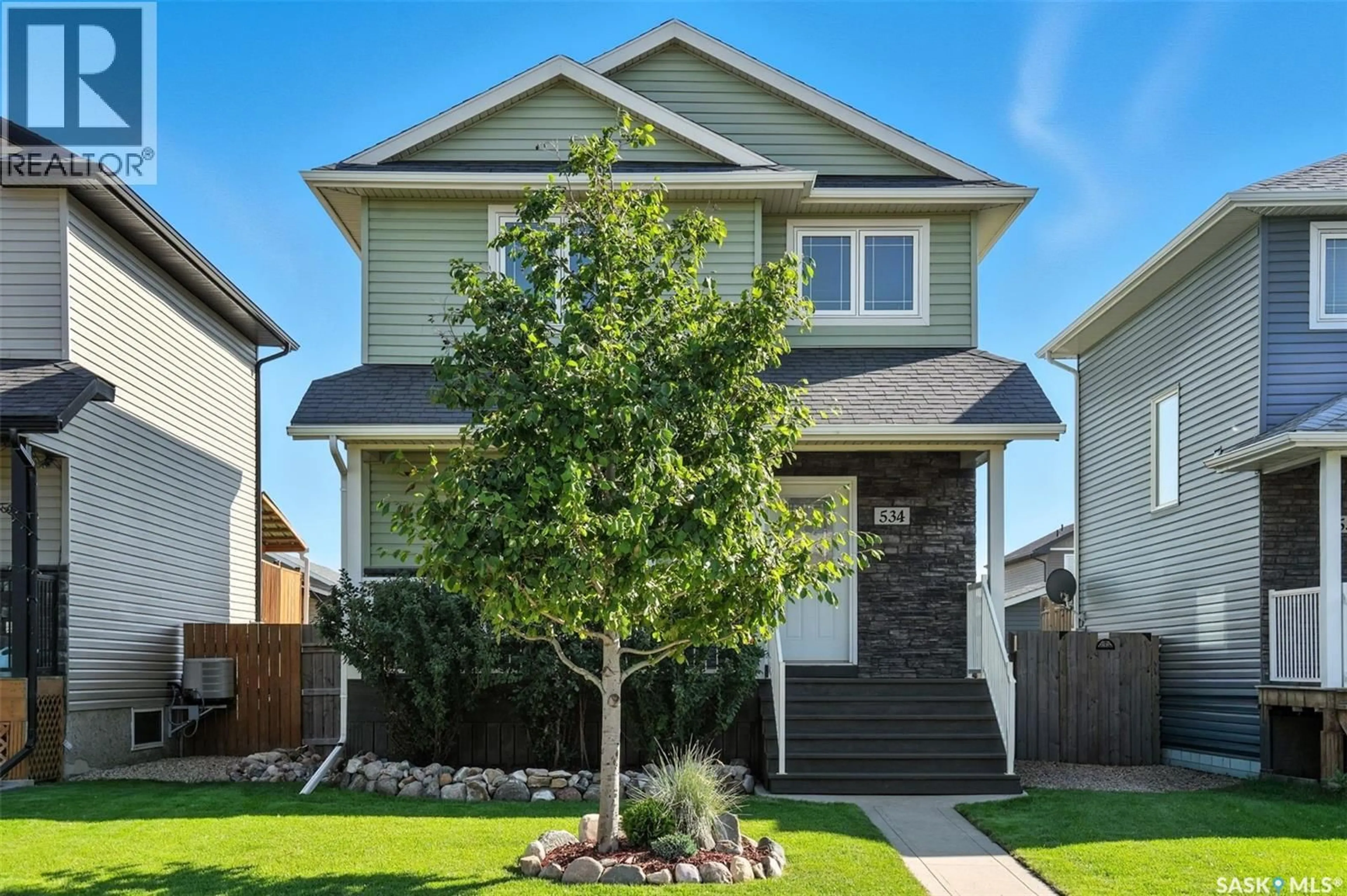 Home with vinyl exterior material, street for 534 KLASSEN CRESCENT, Saskatoon Saskatchewan S7R0G2
