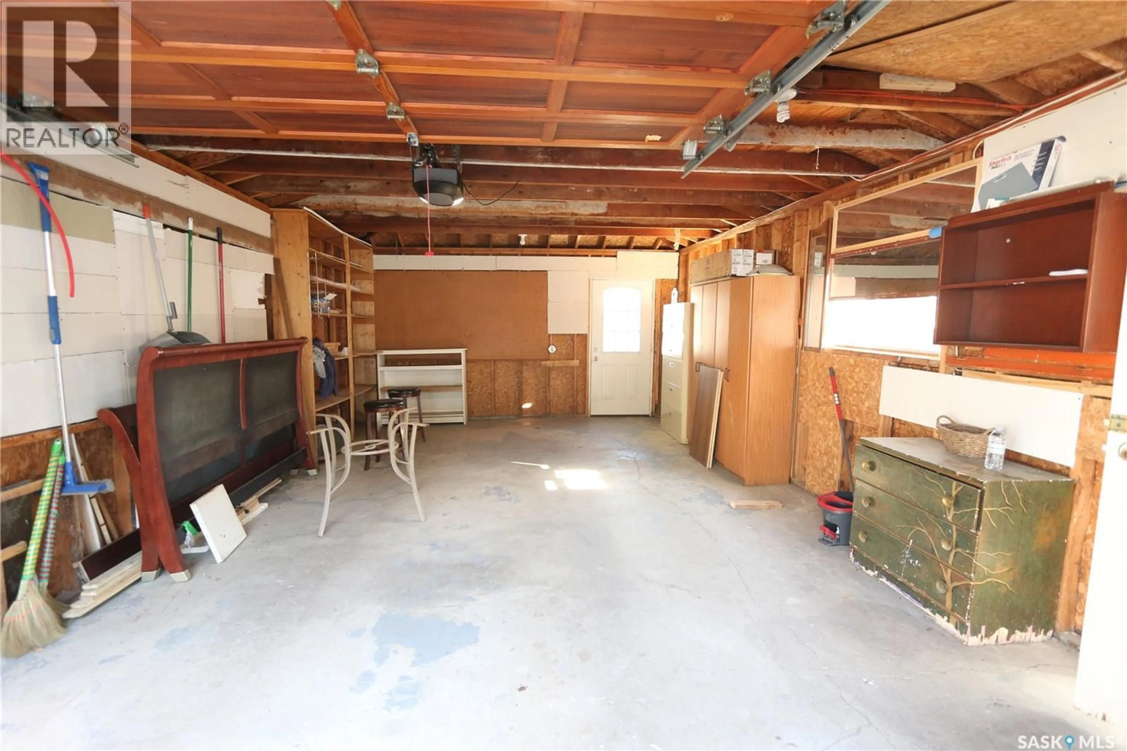 Indoor garage for 1500 MACPHERSON AVENUE, Regina Saskatchewan S4S4C9