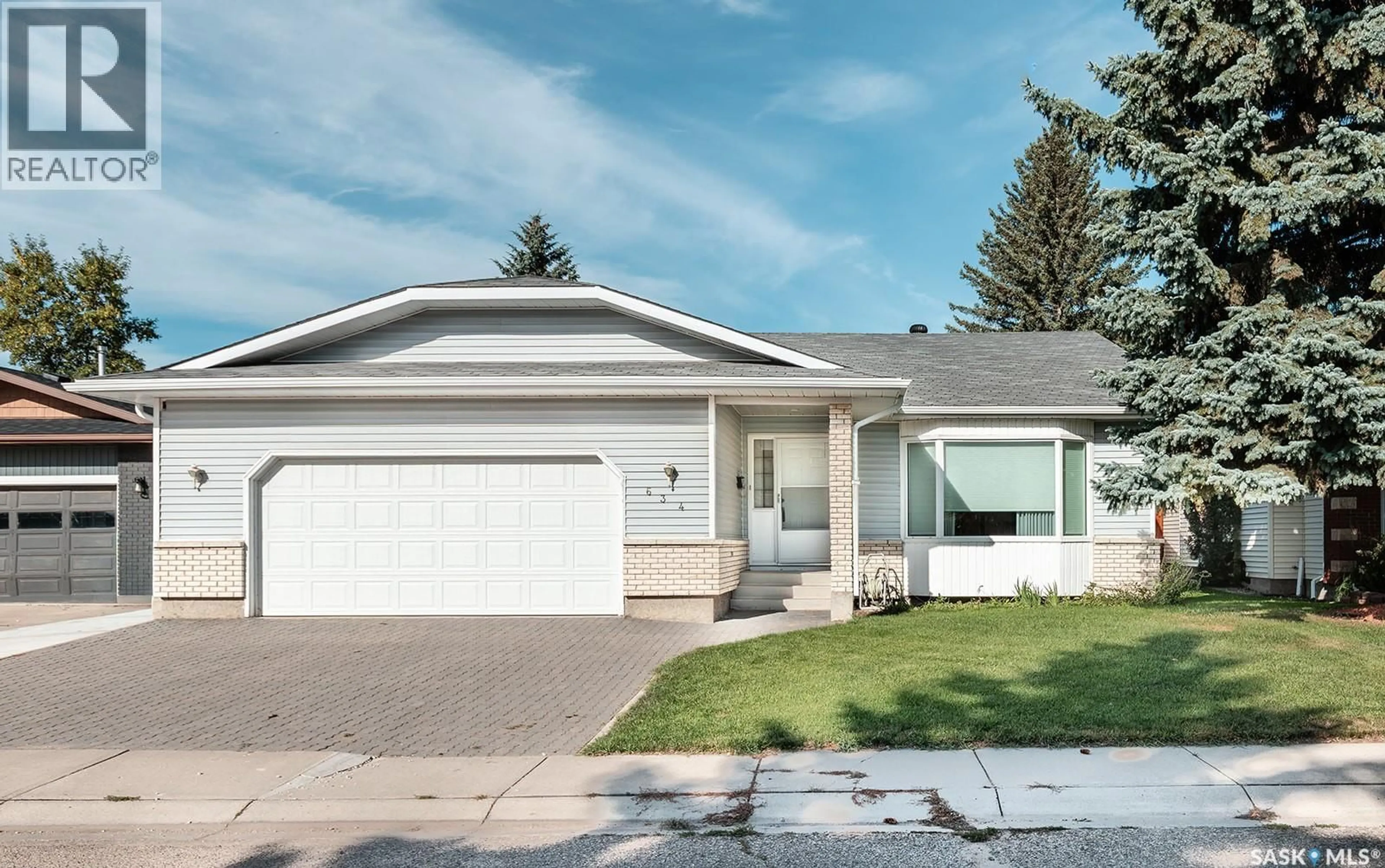 Home with vinyl exterior material, street for 634 NESSLIN CRESCENT, Saskatoon Saskatchewan S7J4V6