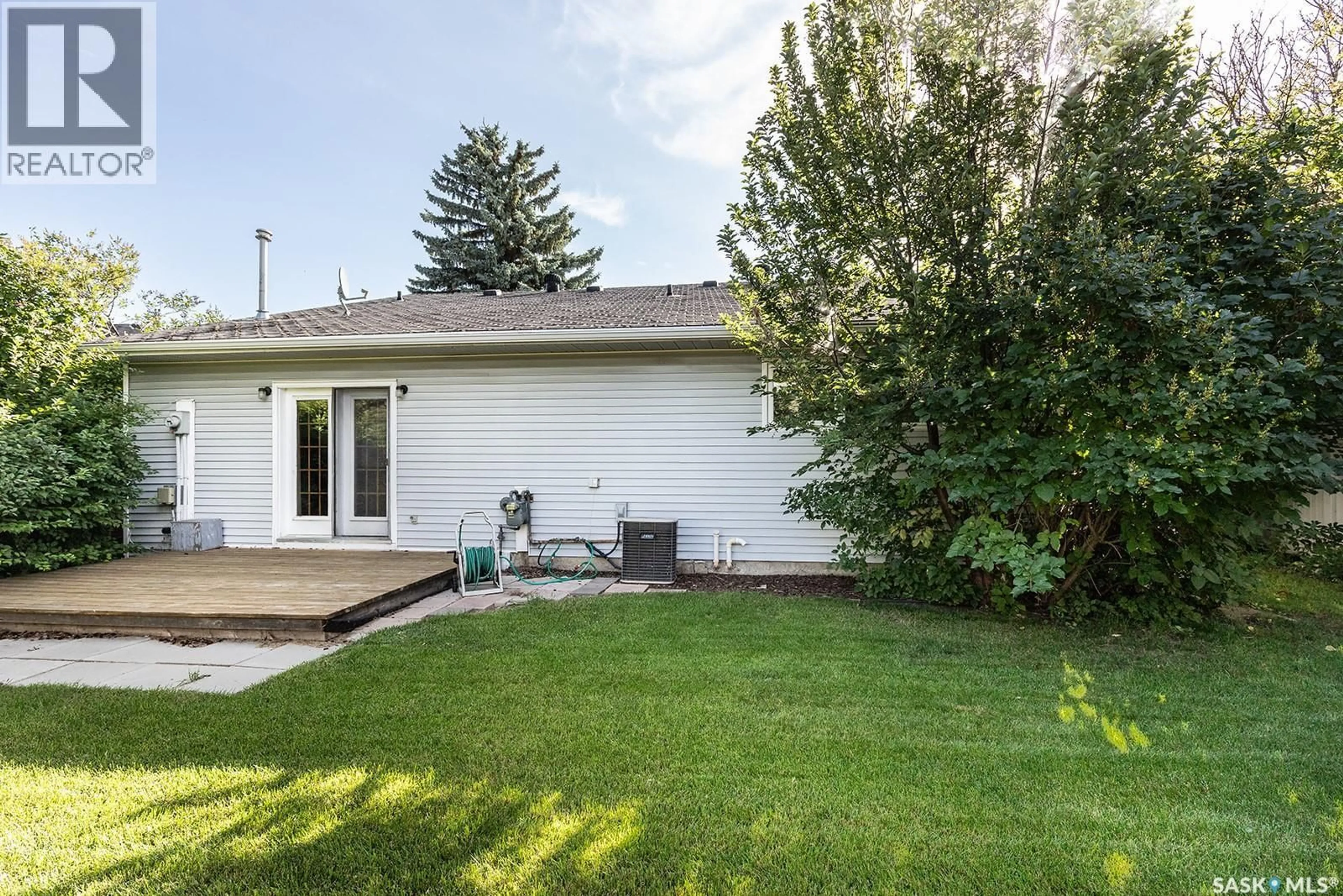 Patio, street for 634 NESSLIN CRESCENT, Saskatoon Saskatchewan S7J4V6