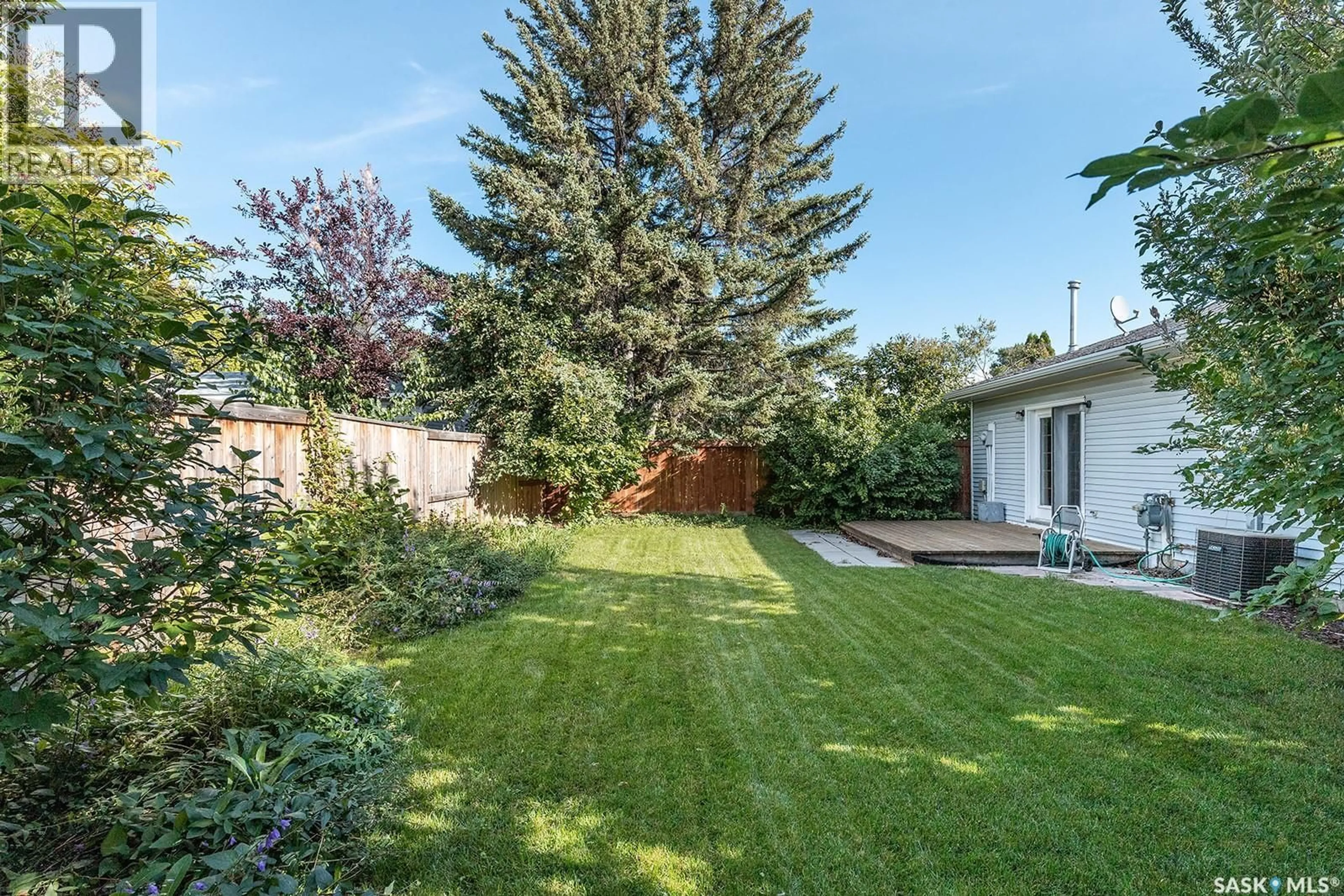 Patio, street for 634 NESSLIN CRESCENT, Saskatoon Saskatchewan S7J4V6