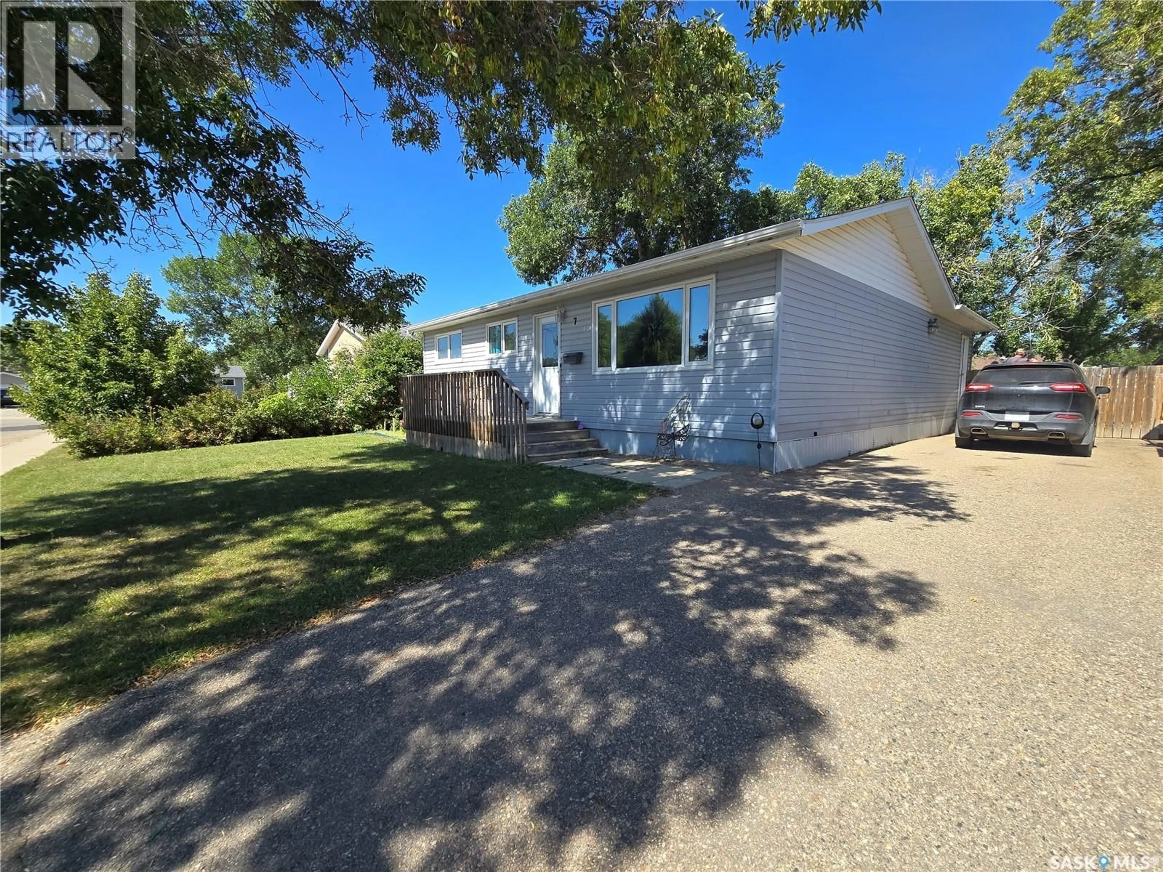A pic from outside/outdoor area/front of a property/back of a property/a pic from drone, unknown for 7 MITCHELL CRESCENT, Weyburn Saskatchewan S4H2M3