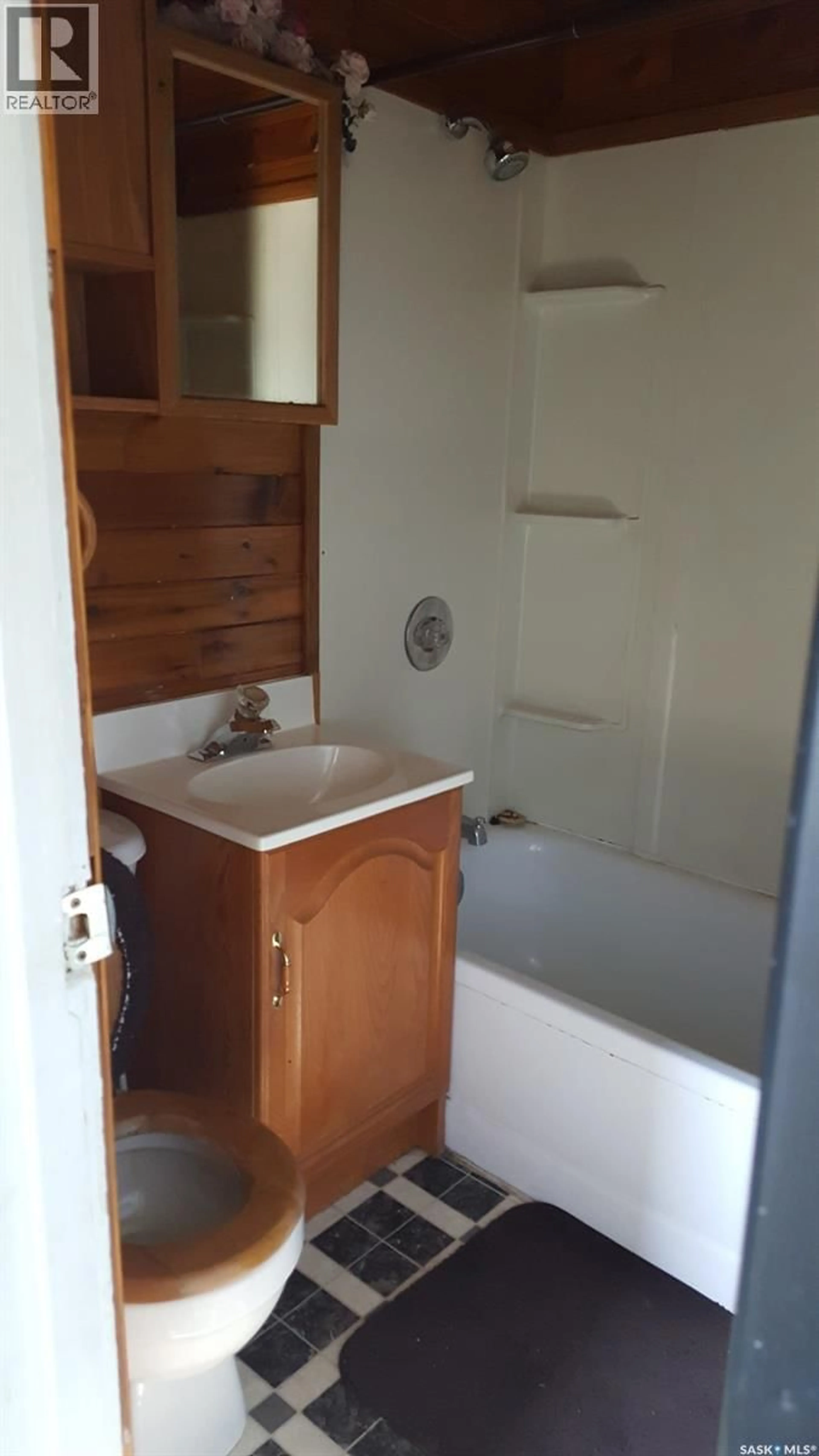 Standard bathroom, unknown for 1226 8TH STREET, Estevan Saskatchewan S4A1H3