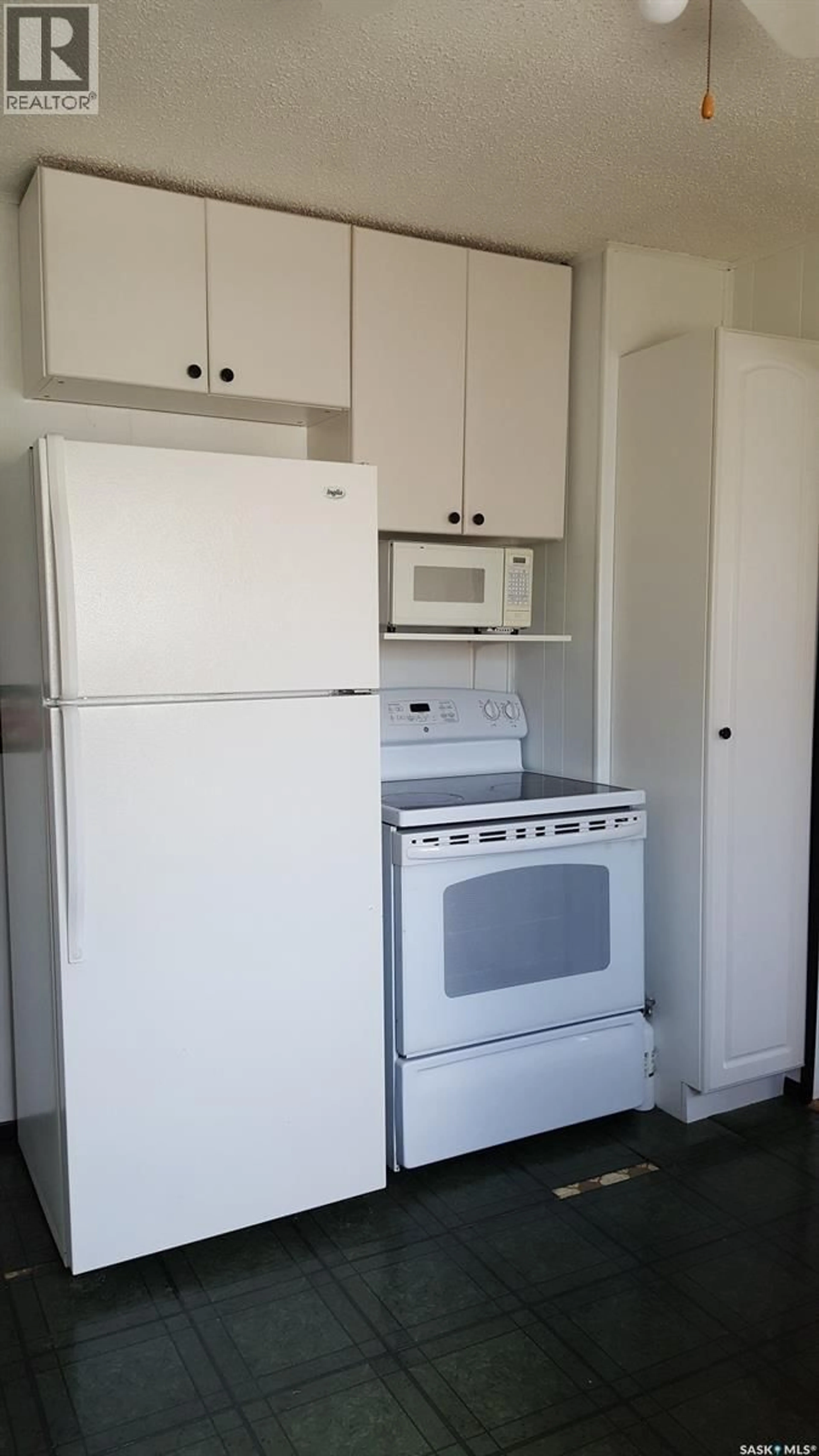 Standard kitchen, wood/laminate floor for 1226 8TH STREET, Estevan Saskatchewan S4A1H3
