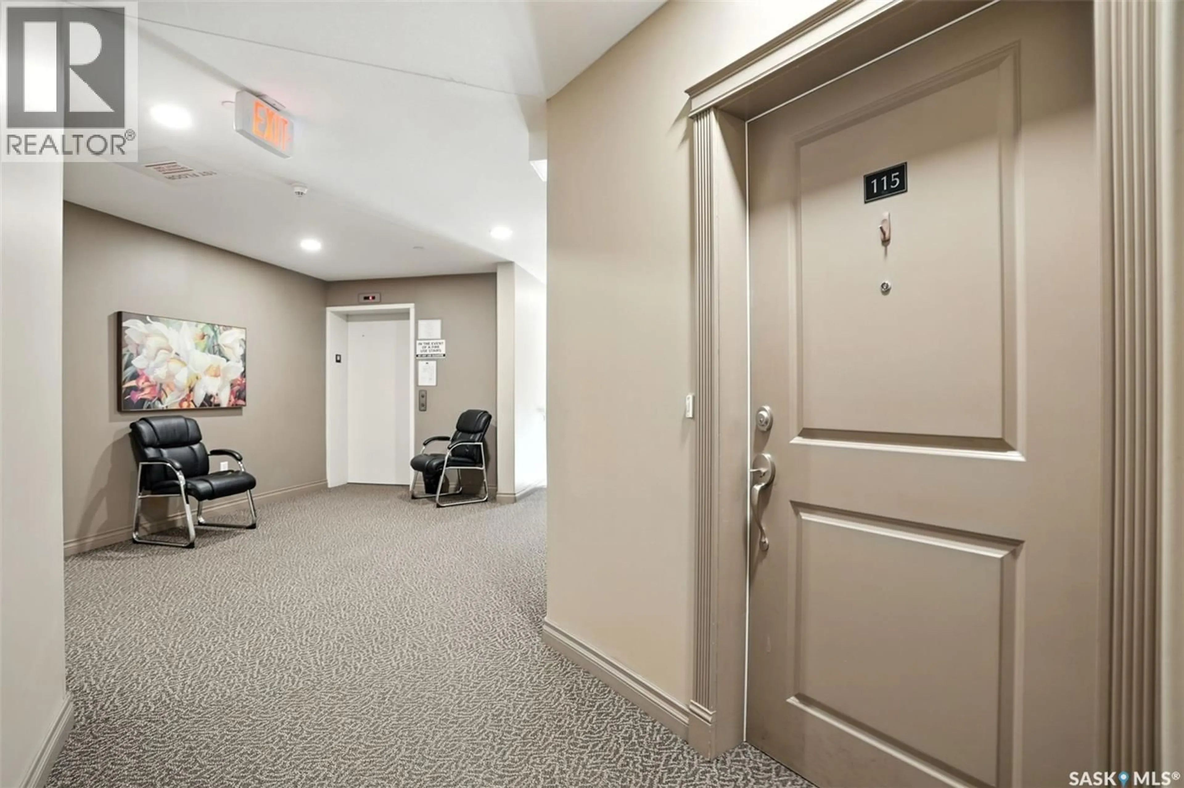 Indoor foyer for 115 102 ARMISTICE WAY, Saskatoon Saskatchewan S7J2Z6
