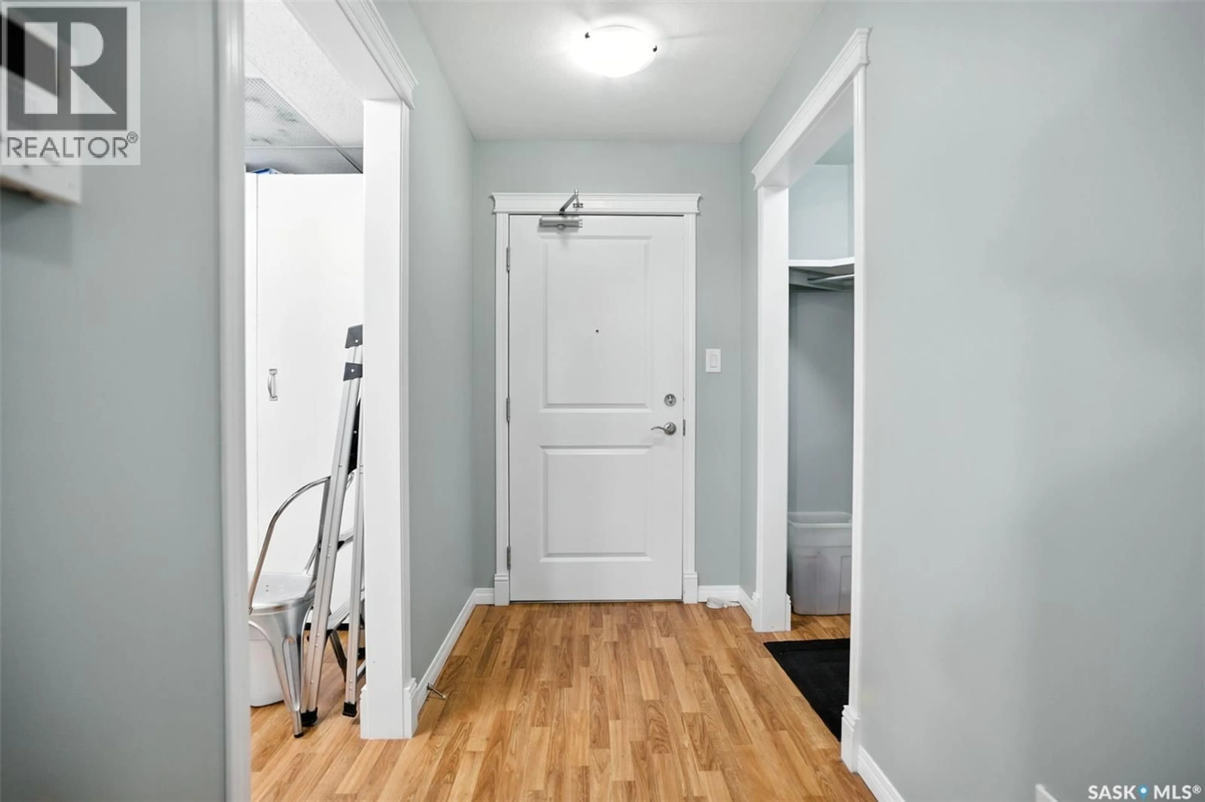 Indoor entryway for 115 102 ARMISTICE WAY, Saskatoon Saskatchewan S7J2Z6