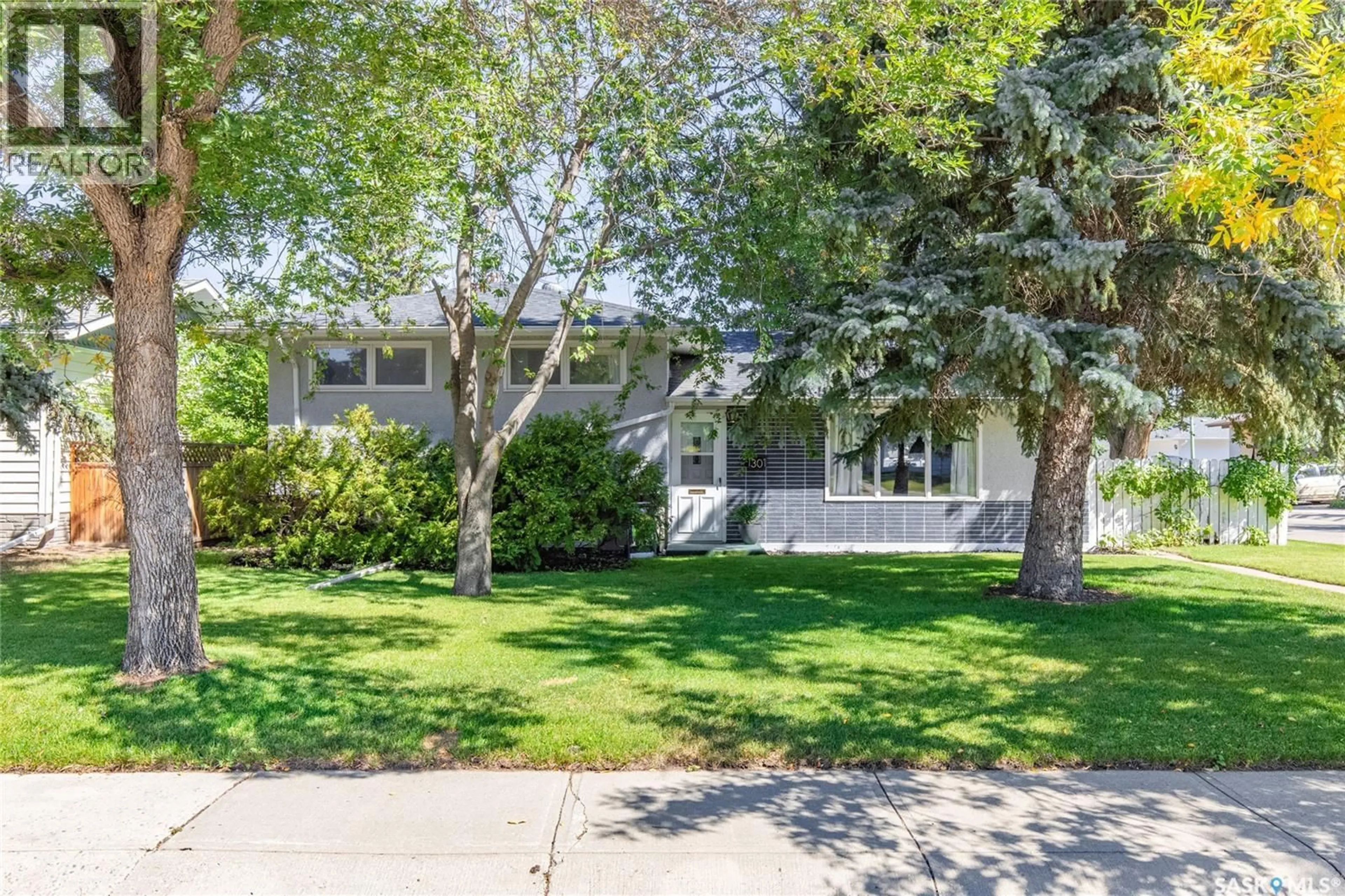 Home with vinyl exterior material, street for 1301 QUEEN CRESCENT, Moose Jaw Saskatchewan S6H3G5