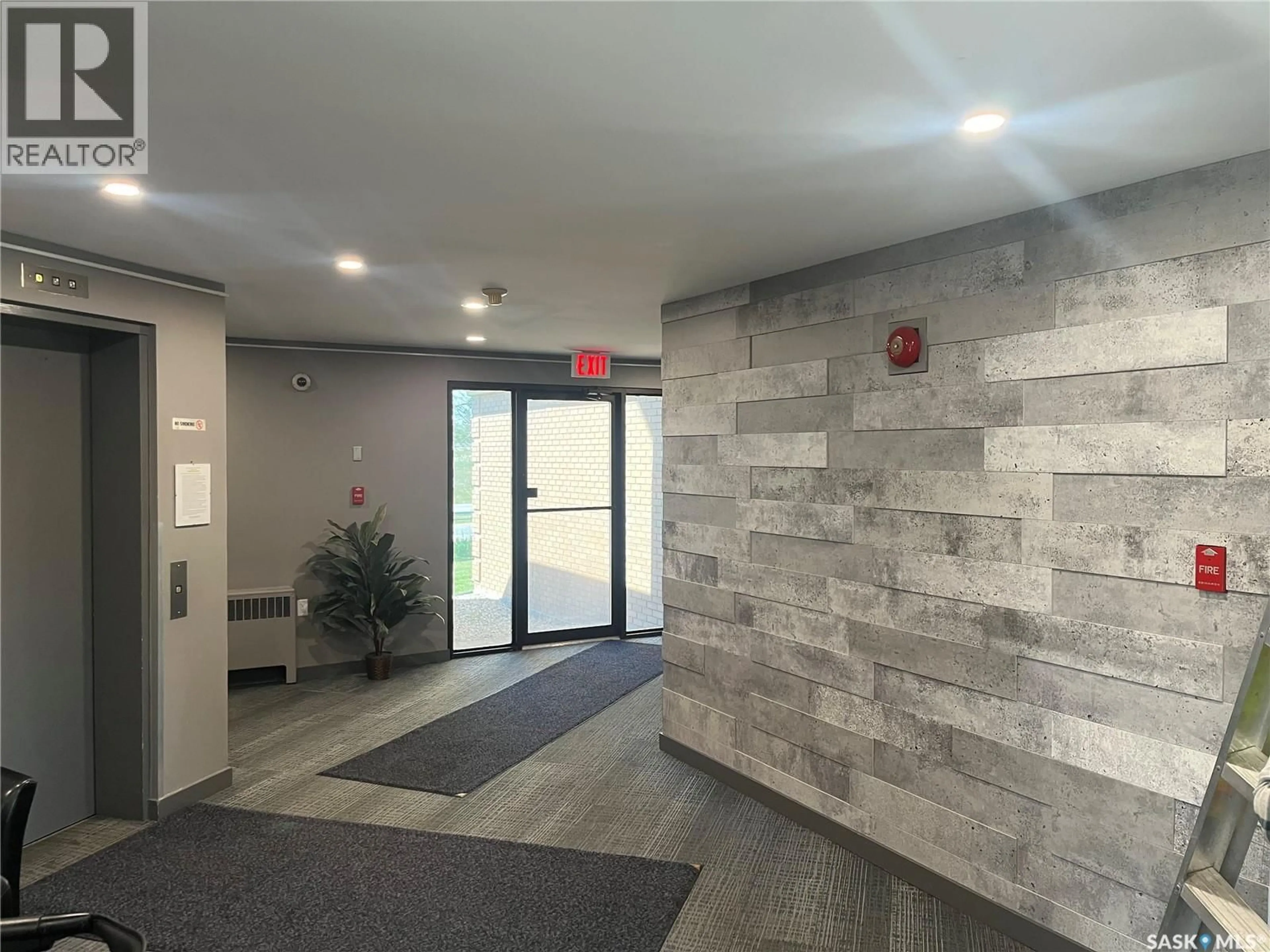 Indoor foyer for 120 - 3410 PARK STREET, Regina Saskatchewan S4V2M9