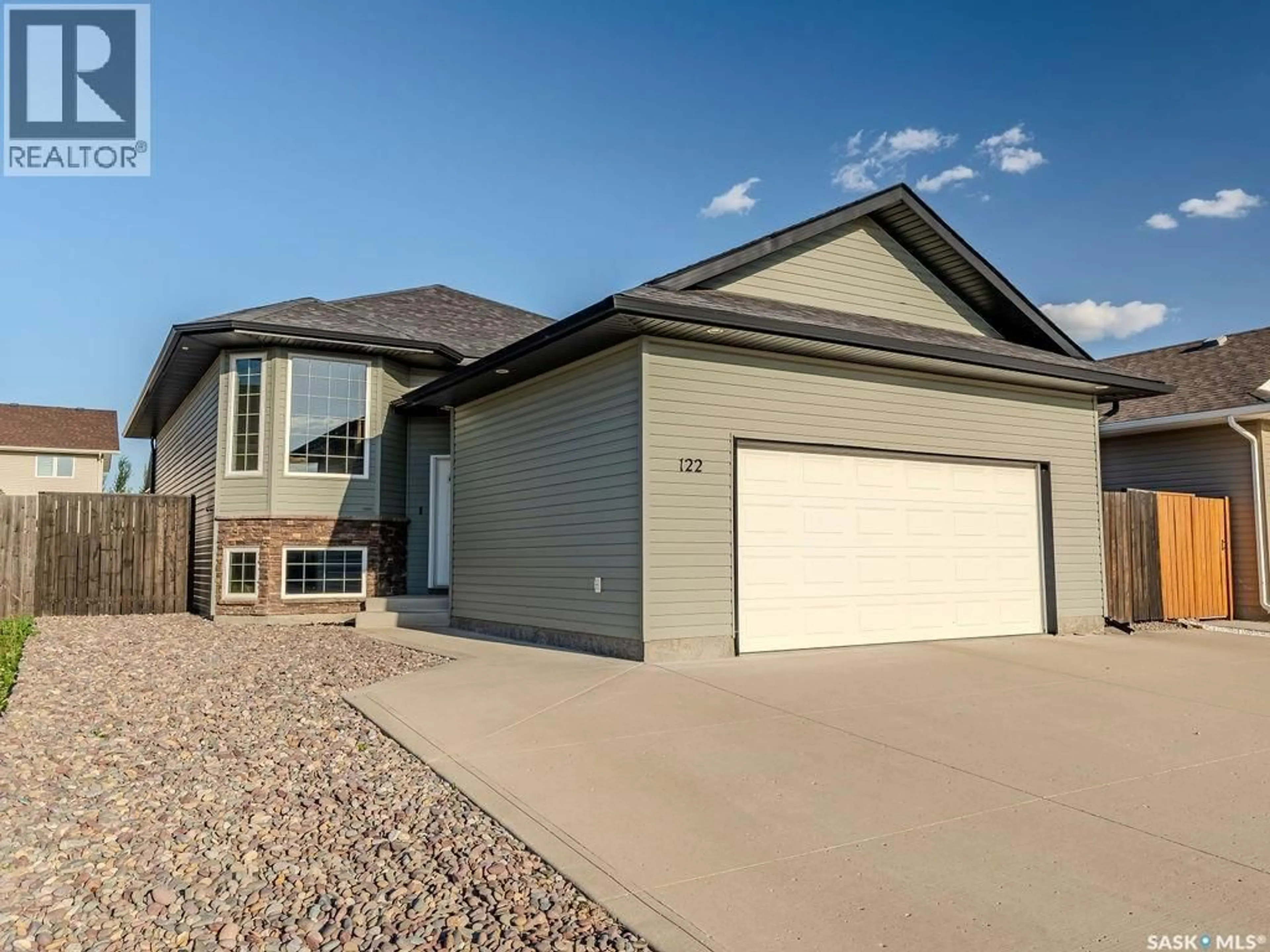 Home with vinyl exterior material, street for 122 MCCALLUM LANE, Saskatoon Saskatchewan S7R0C2