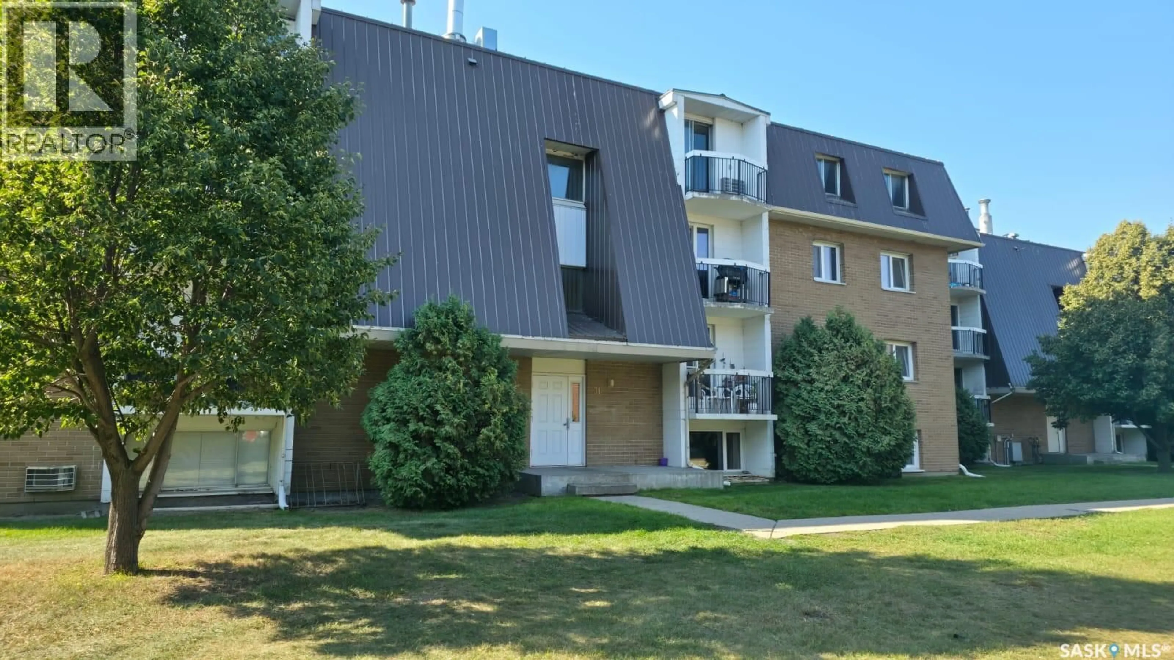 Patio, building for 31 - 24 CENTENNIAL STREET, Regina Saskatchewan S4S6P8