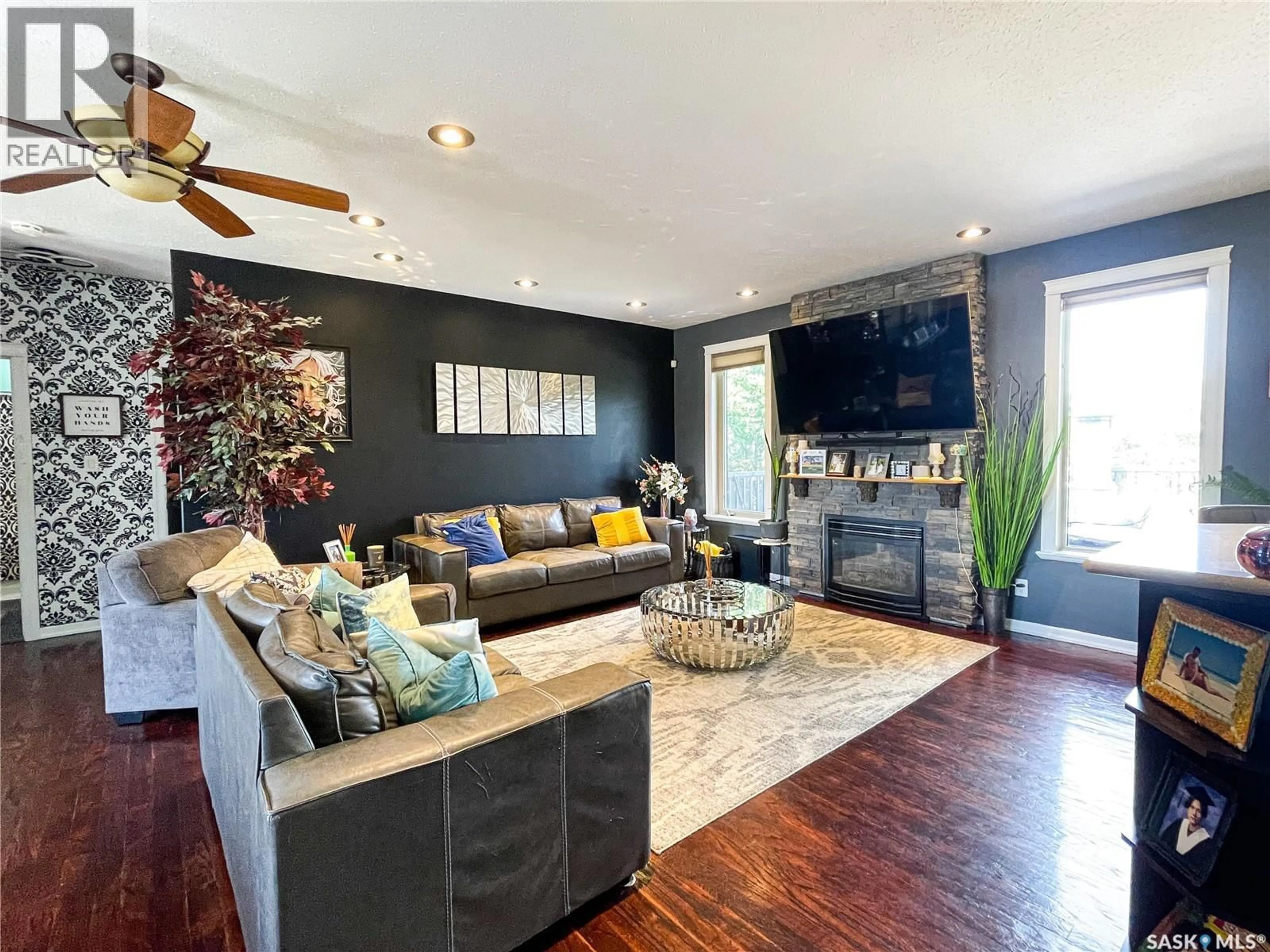 Living room with furniture, wood/laminate floor for 33 BRIDGER DRIVE, Meadow Lake Saskatchewan S9X1Z9