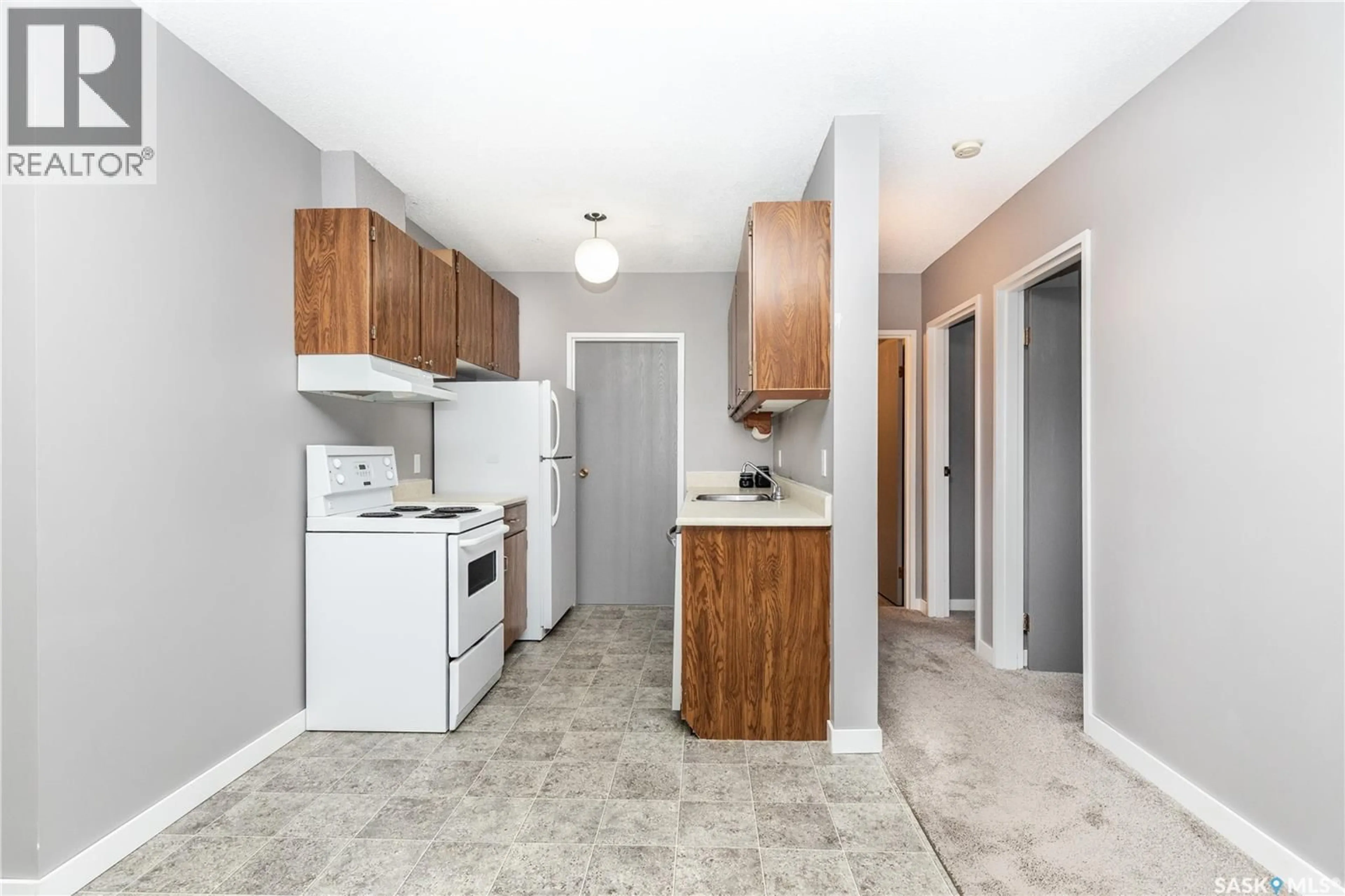 Standard kitchen, unknown for 307 415 TAIT COURT, Saskatoon Saskatchewan S7H5J9