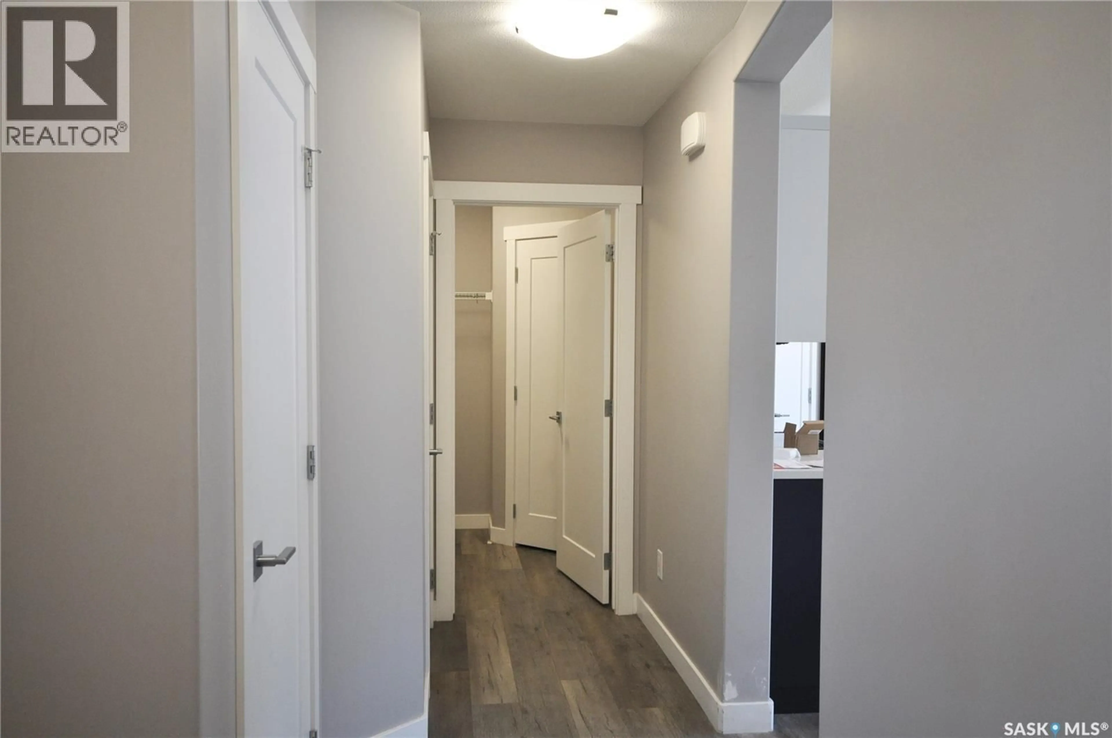 Indoor entryway for 527 SCHMEISER AVENUE, Saskatoon Saskatchewan S7V1P4