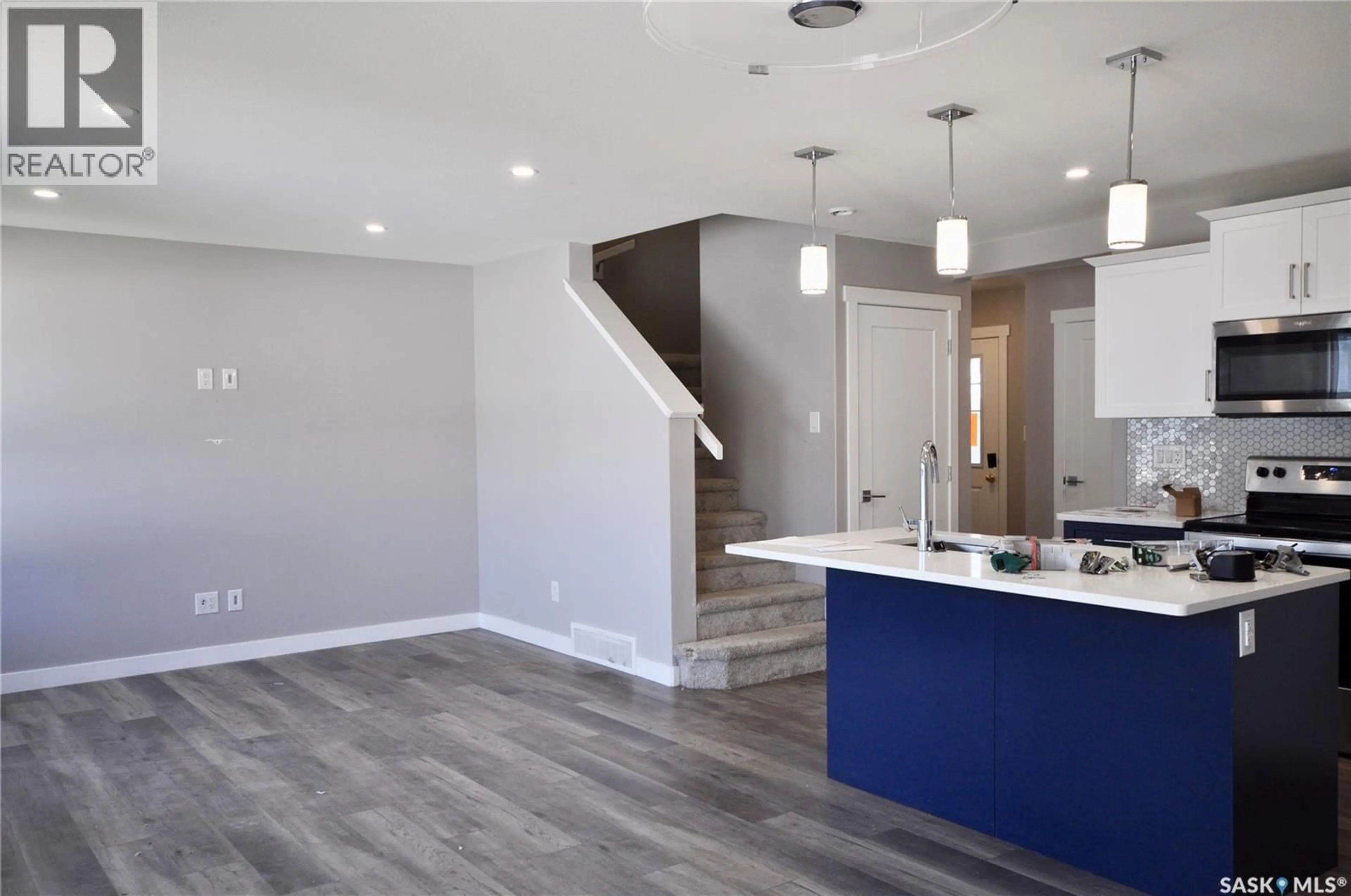 Open concept kitchen, unknown for 527 SCHMEISER AVENUE, Saskatoon Saskatchewan S7V1P4