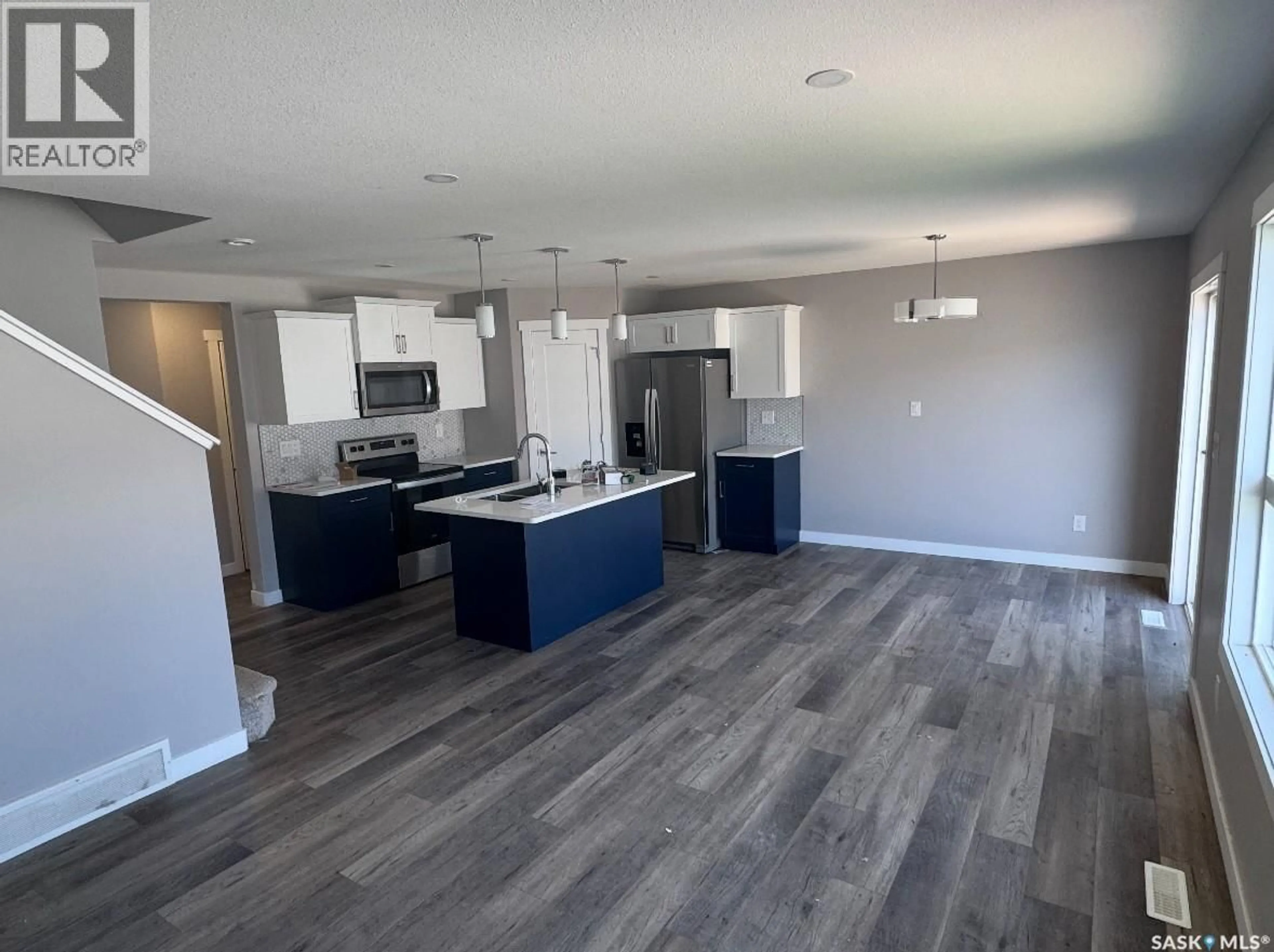 Open concept kitchen, unknown for 527 SCHMEISER AVENUE, Saskatoon Saskatchewan S7V1P4