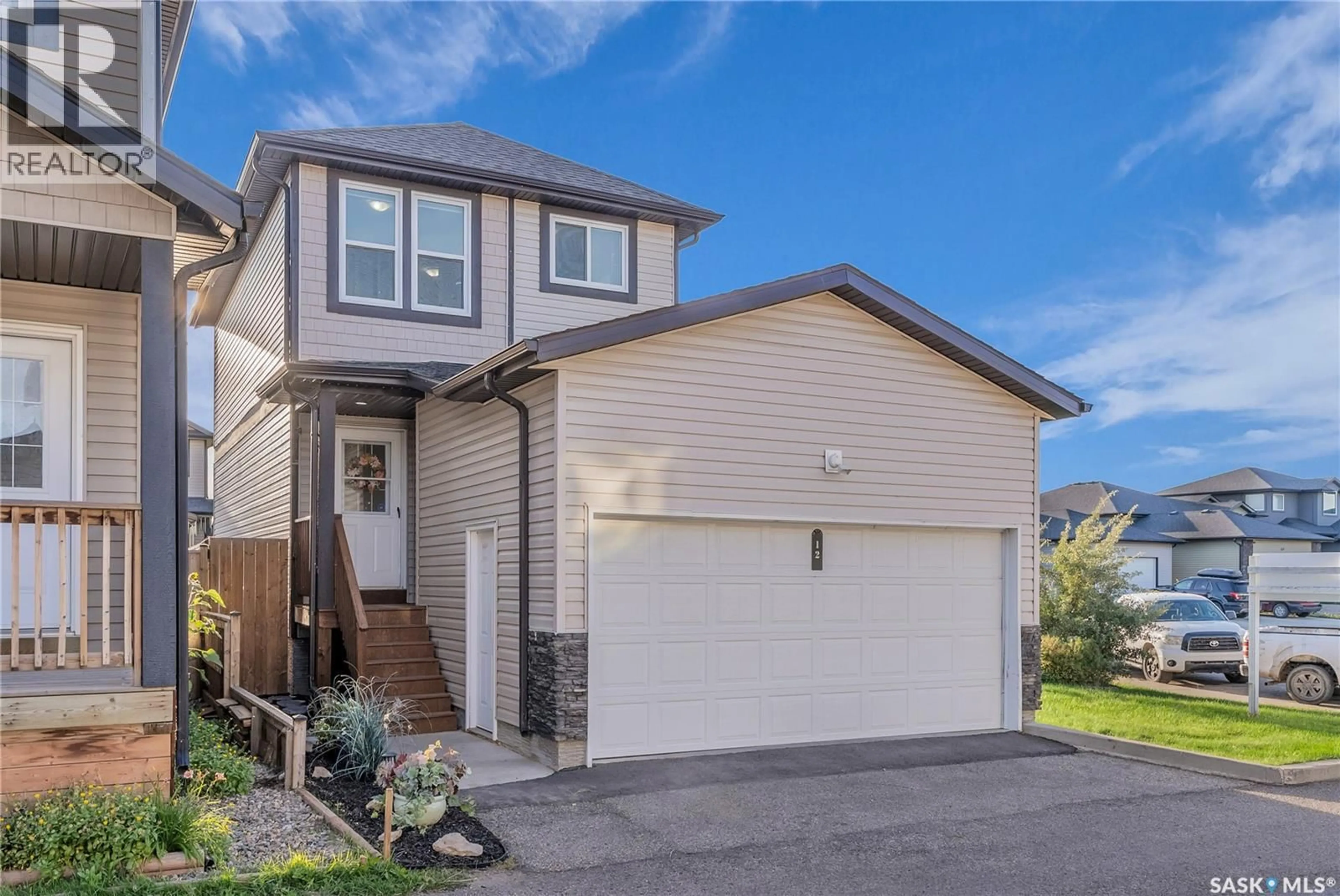 Home with vinyl exterior material, street for 207 - 12 MCCALLUM WAY, Saskatoon Saskatchewan S7L0A1