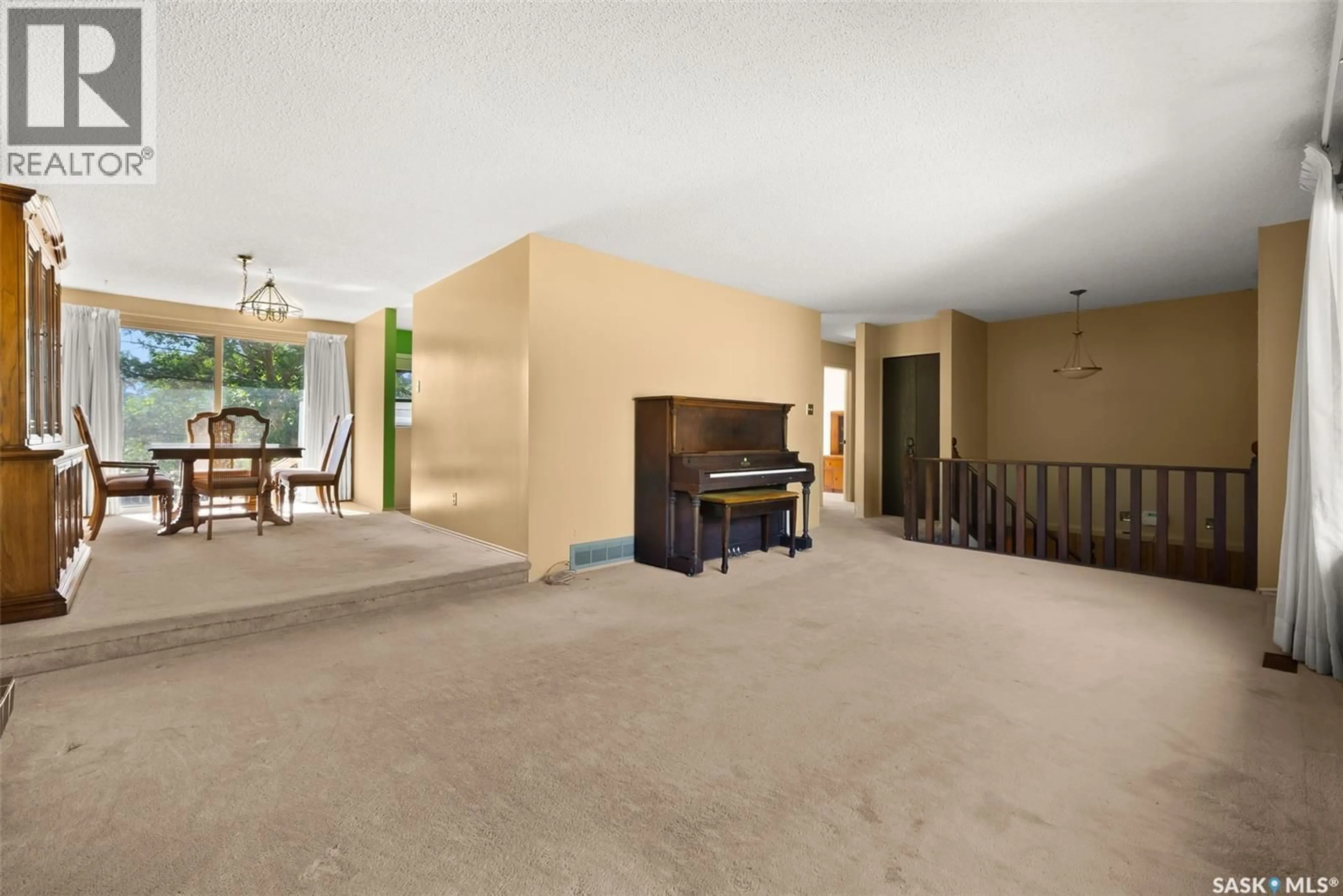 Indoor foyer for 19 MAYFIELD ROAD, Regina Saskatchewan S4V0B7