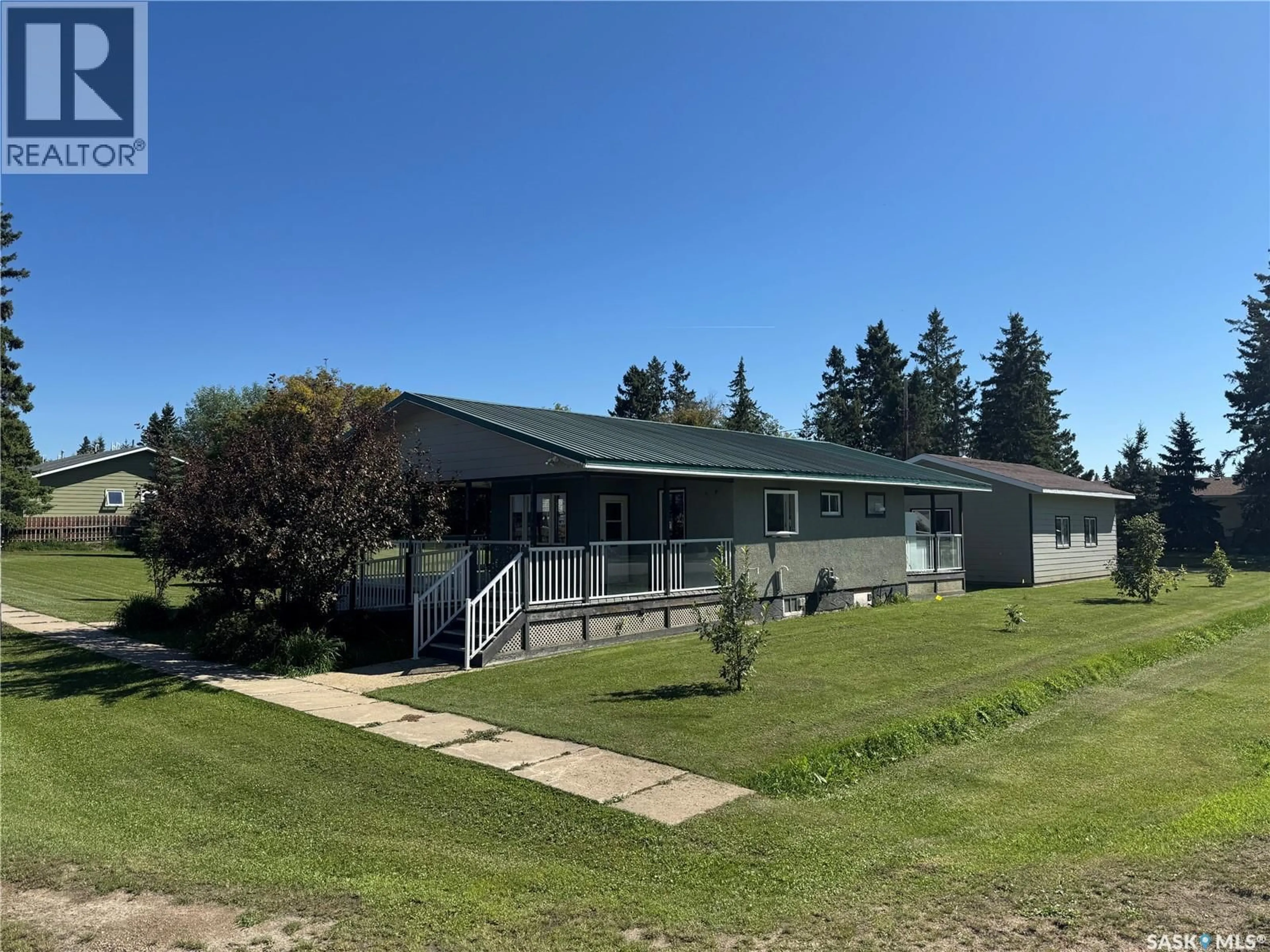 A pic from outside/outdoor area/front of a property/back of a property/a pic from drone, building for 217 RAILWAY AVENUE, Hafford Saskatchewan S0J1A0
