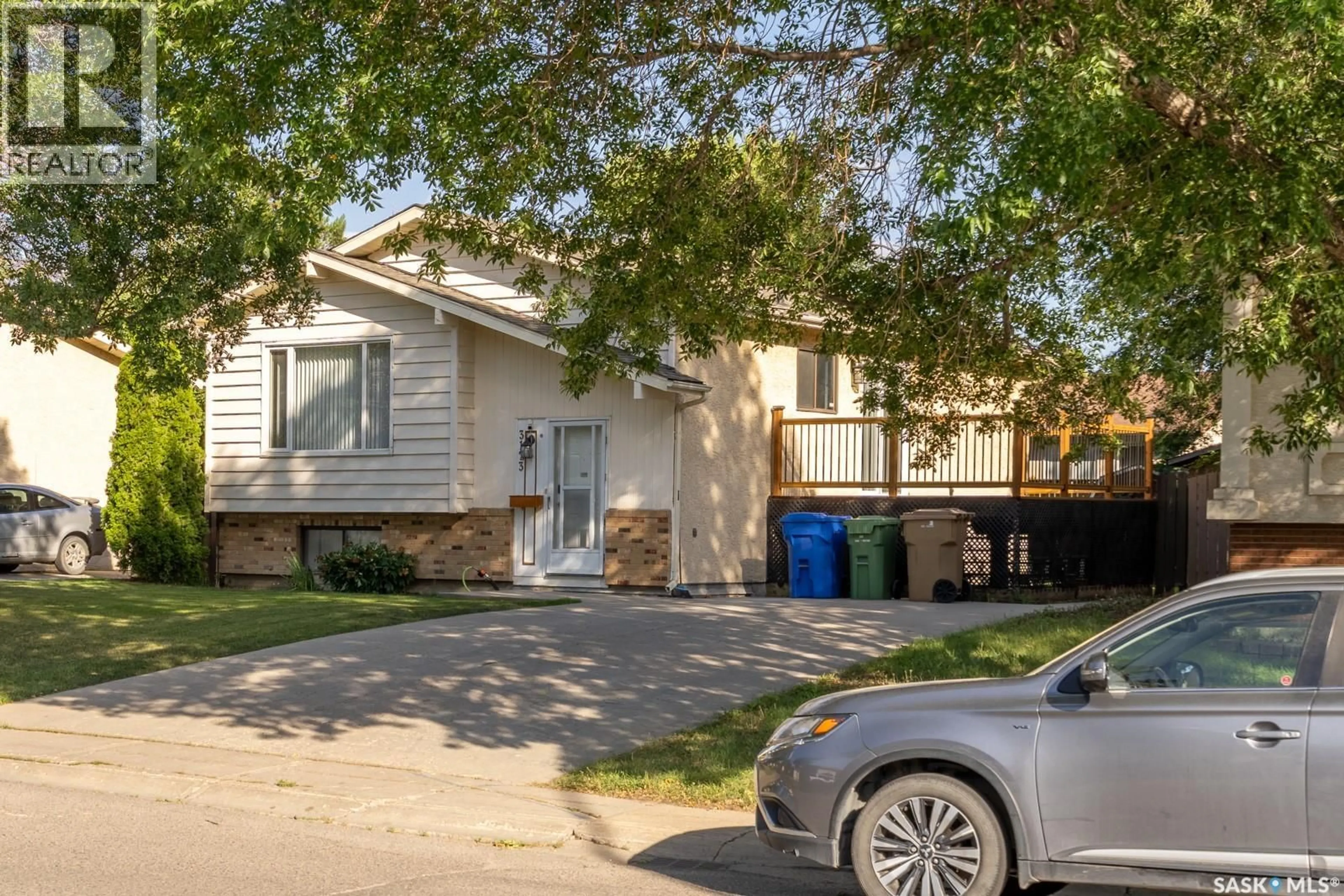 Home with vinyl exterior material, street for 3123 JENKINS DRIVE, Regina Saskatchewan S4N6Y1