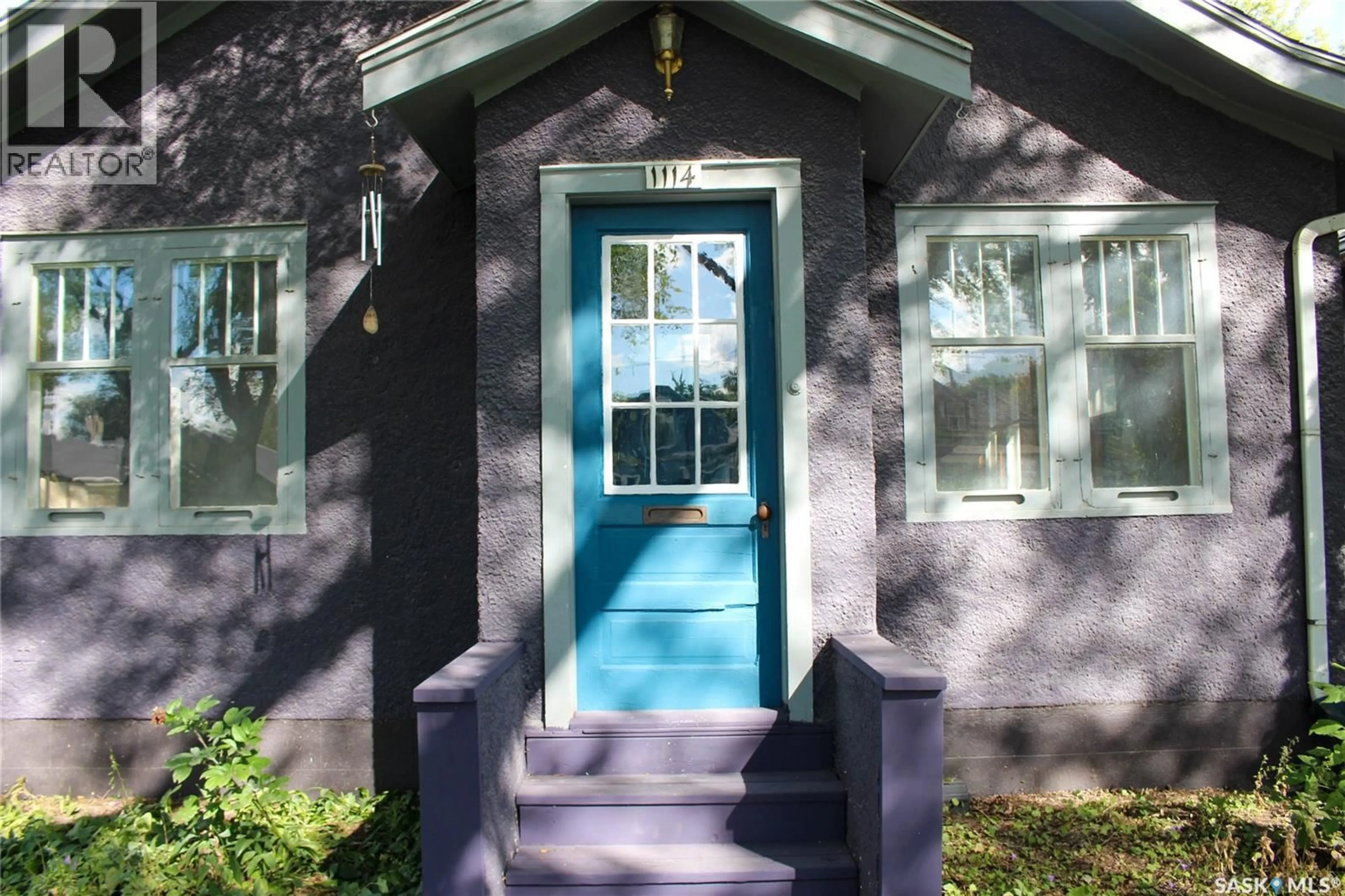 Indoor entryway for 1114 C AVENUE, Saskatoon Saskatchewan S7L1K4
