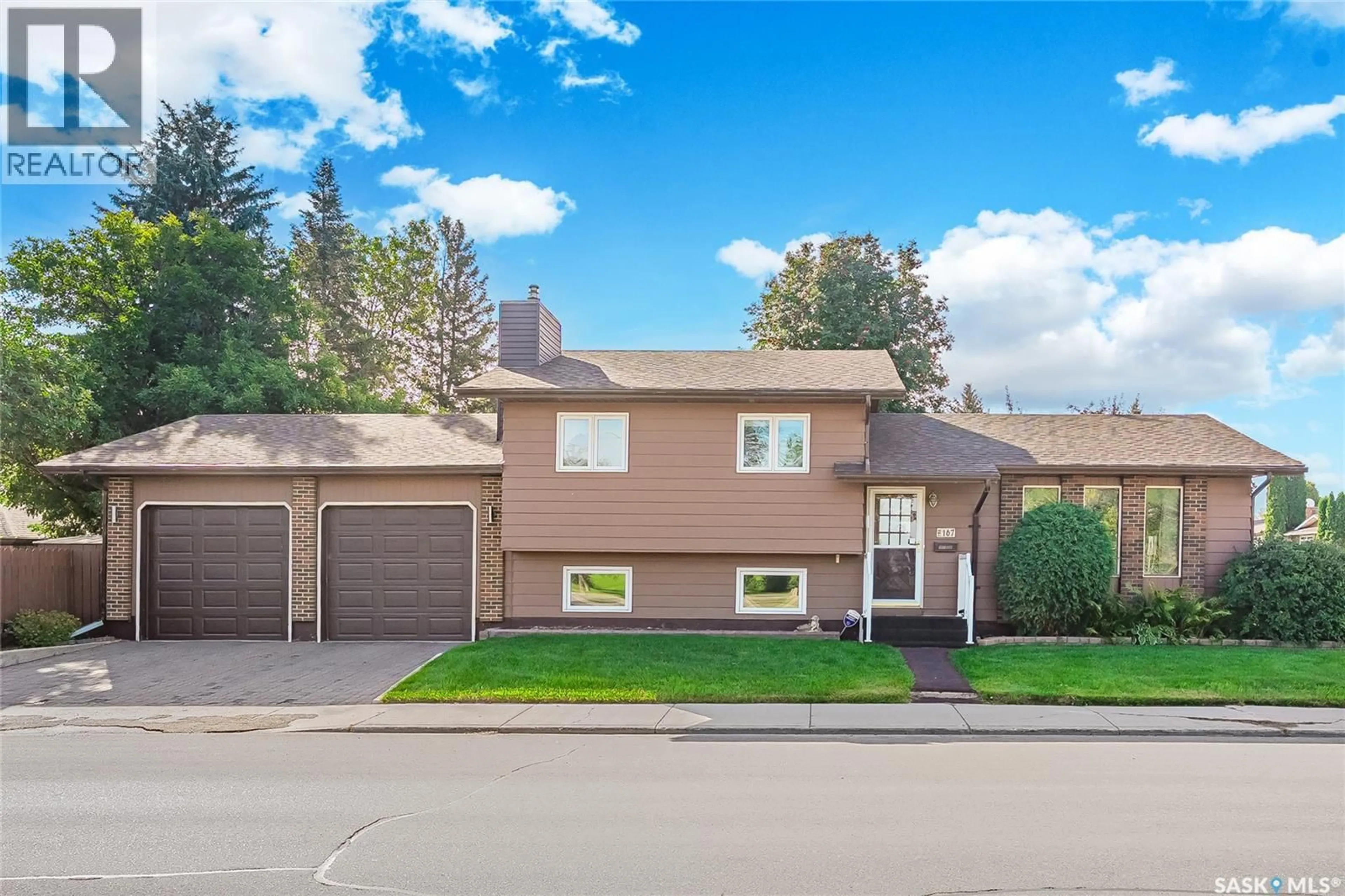 Home with vinyl exterior material, street for 167 CYPRESS COURT, Saskatoon Saskatchewan S7K5C3
