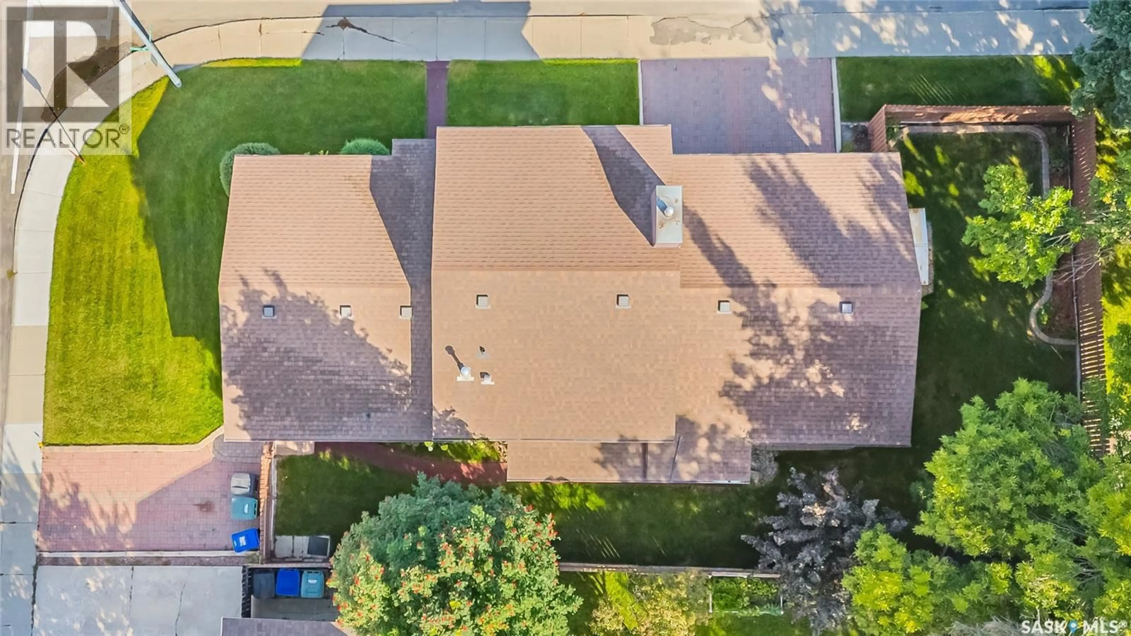 A pic from outside/outdoor area/front of a property/back of a property/a pic from drone, street for 167 CYPRESS COURT, Saskatoon Saskatchewan S7K5C3