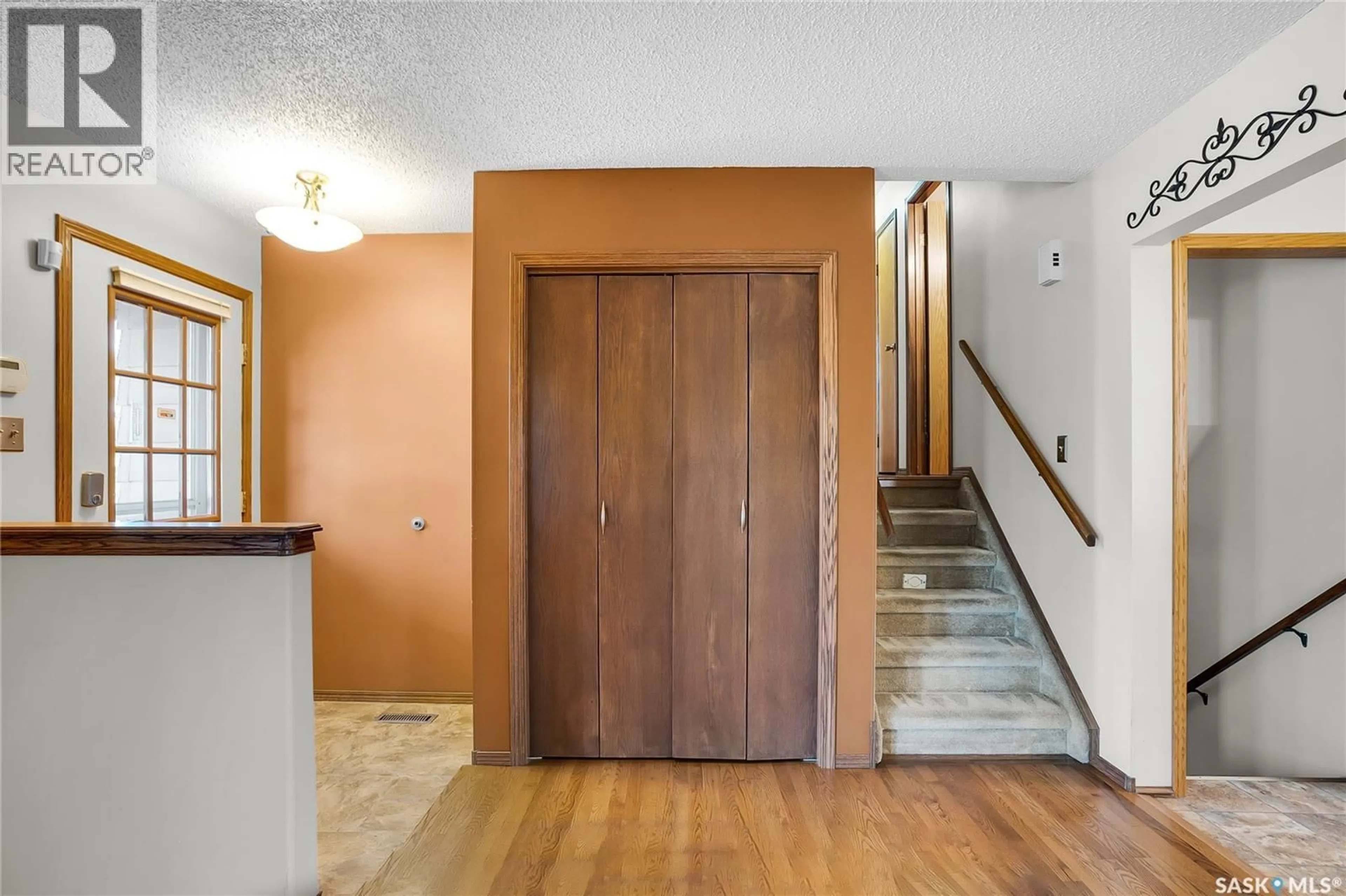 Indoor foyer for 167 CYPRESS COURT, Saskatoon Saskatchewan S7K5C3