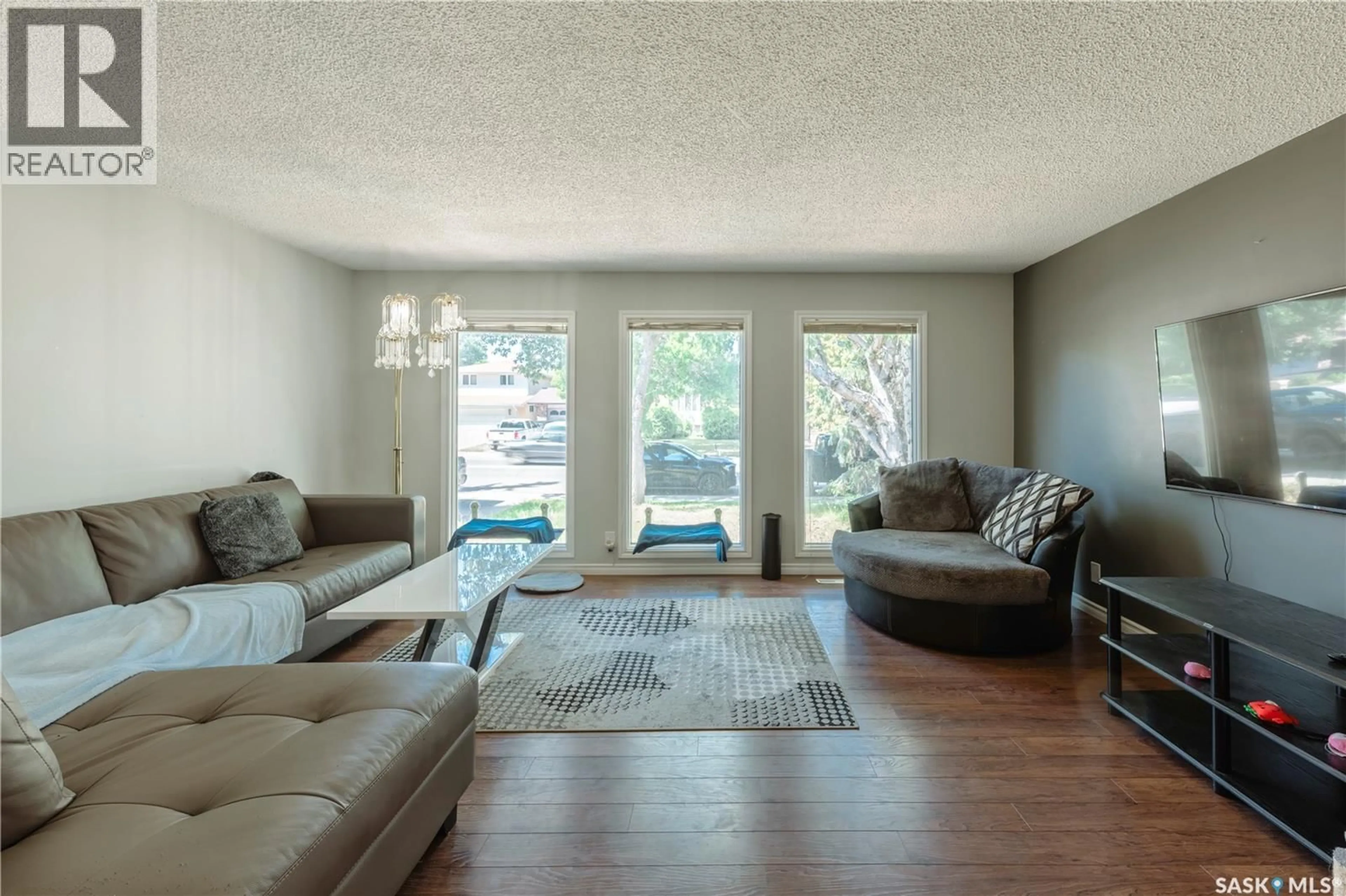 Living room with furniture, unknown for 55 UNIVERSITY PARK DRIVE, Regina Saskatchewan S4V0E1