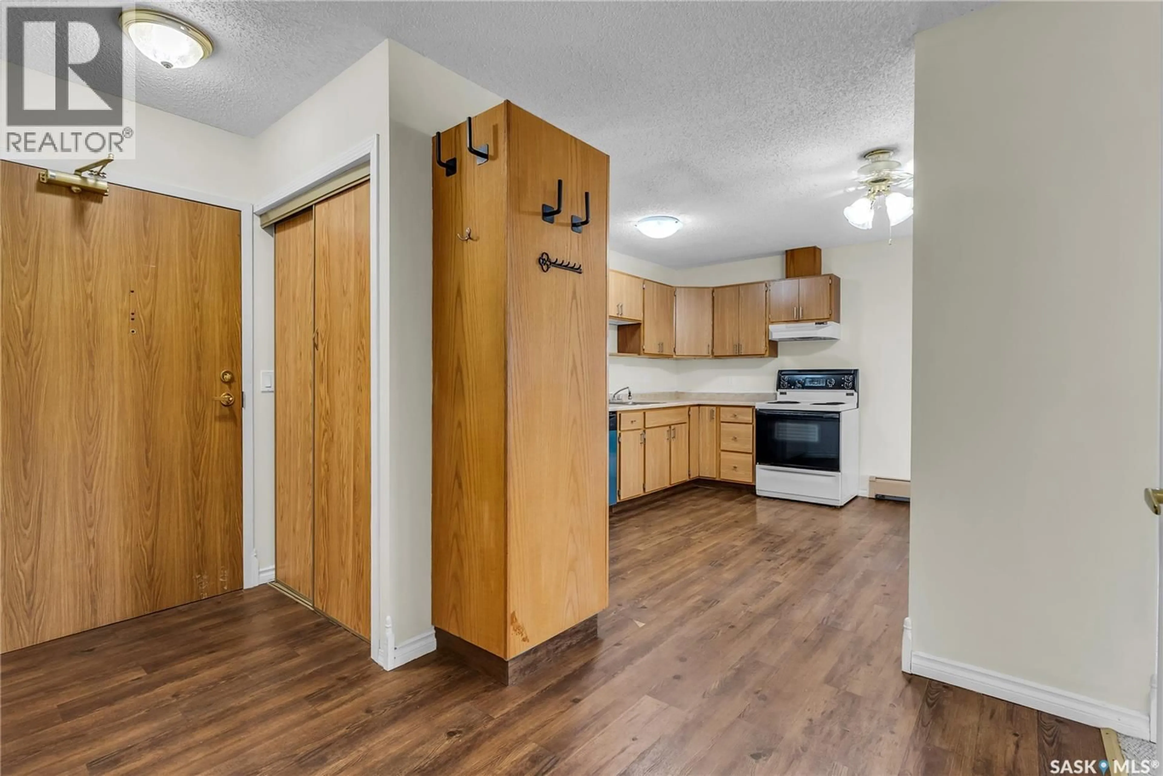 Standard kitchen, wood/laminate floor for 306 - 1006 9TH STREET, Saskatoon Saskatchewan S7H0N2