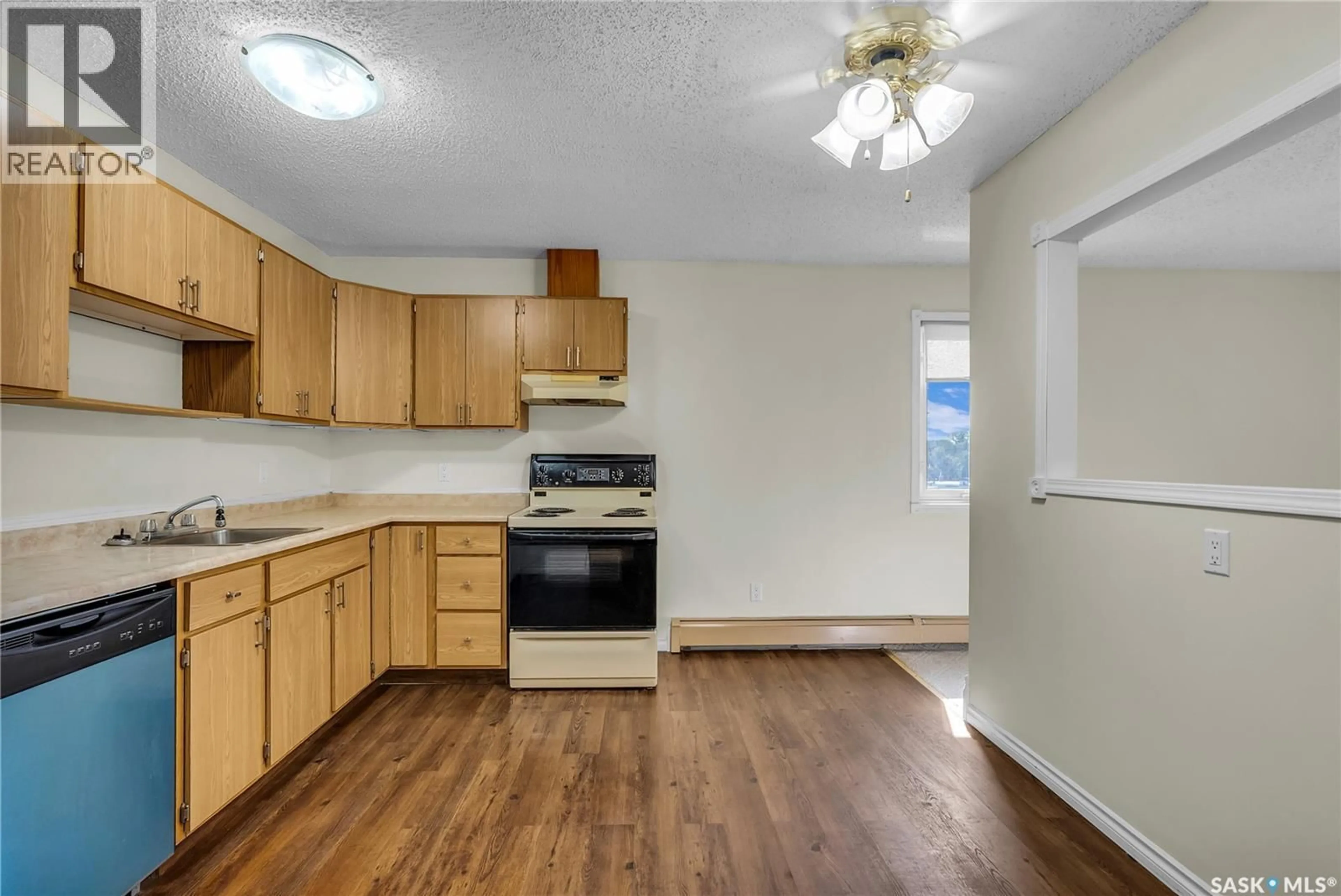 Standard kitchen, wood/laminate floor for 306 - 1006 9TH STREET, Saskatoon Saskatchewan S7H0N2