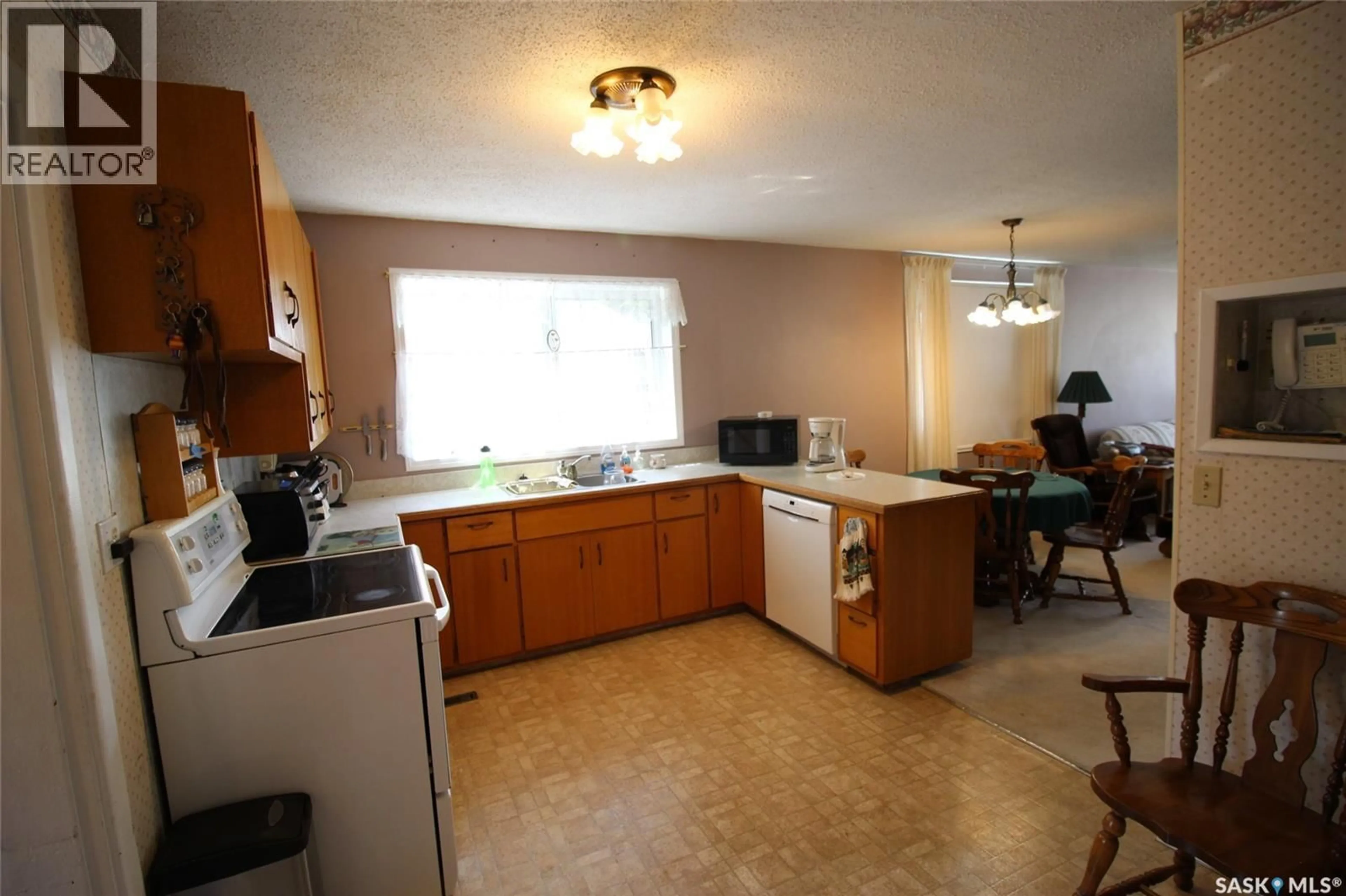 Standard kitchen, unknown for 614 FRONT STREET, Eastend Saskatchewan S0N0T0
