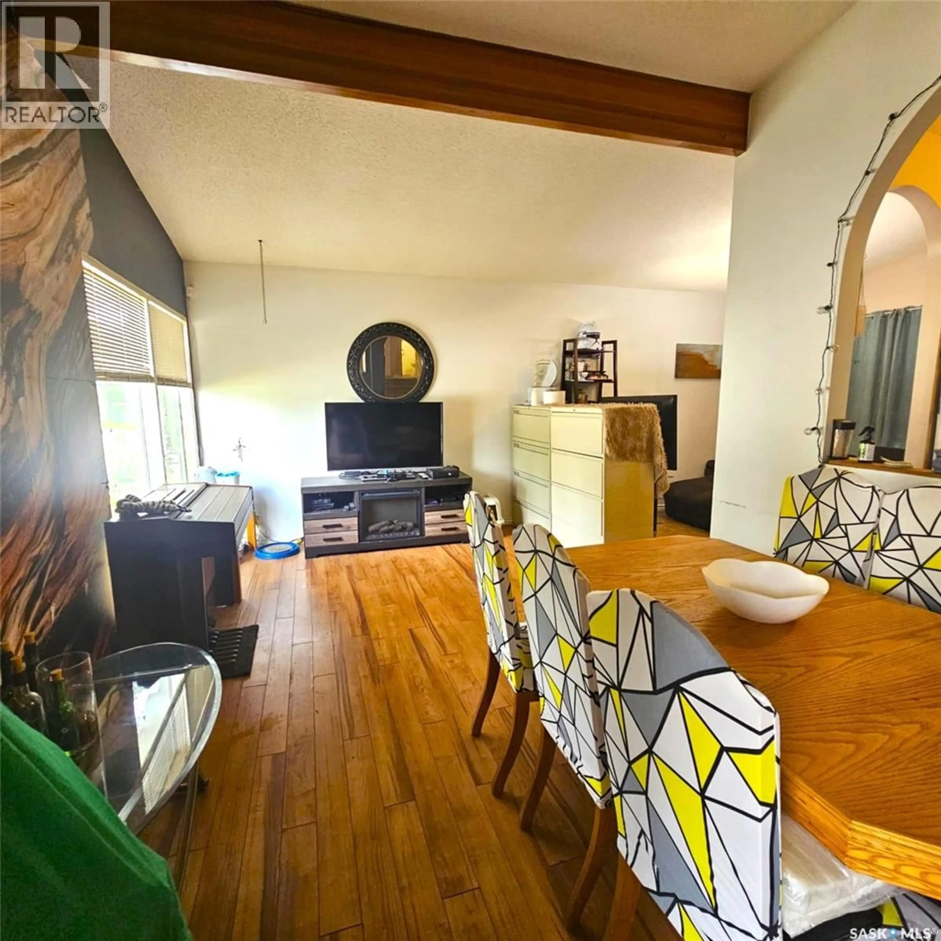 Dining room, wood/laminate floor for 102 CAREY STREET, Regina Saskatchewan S4R4G9