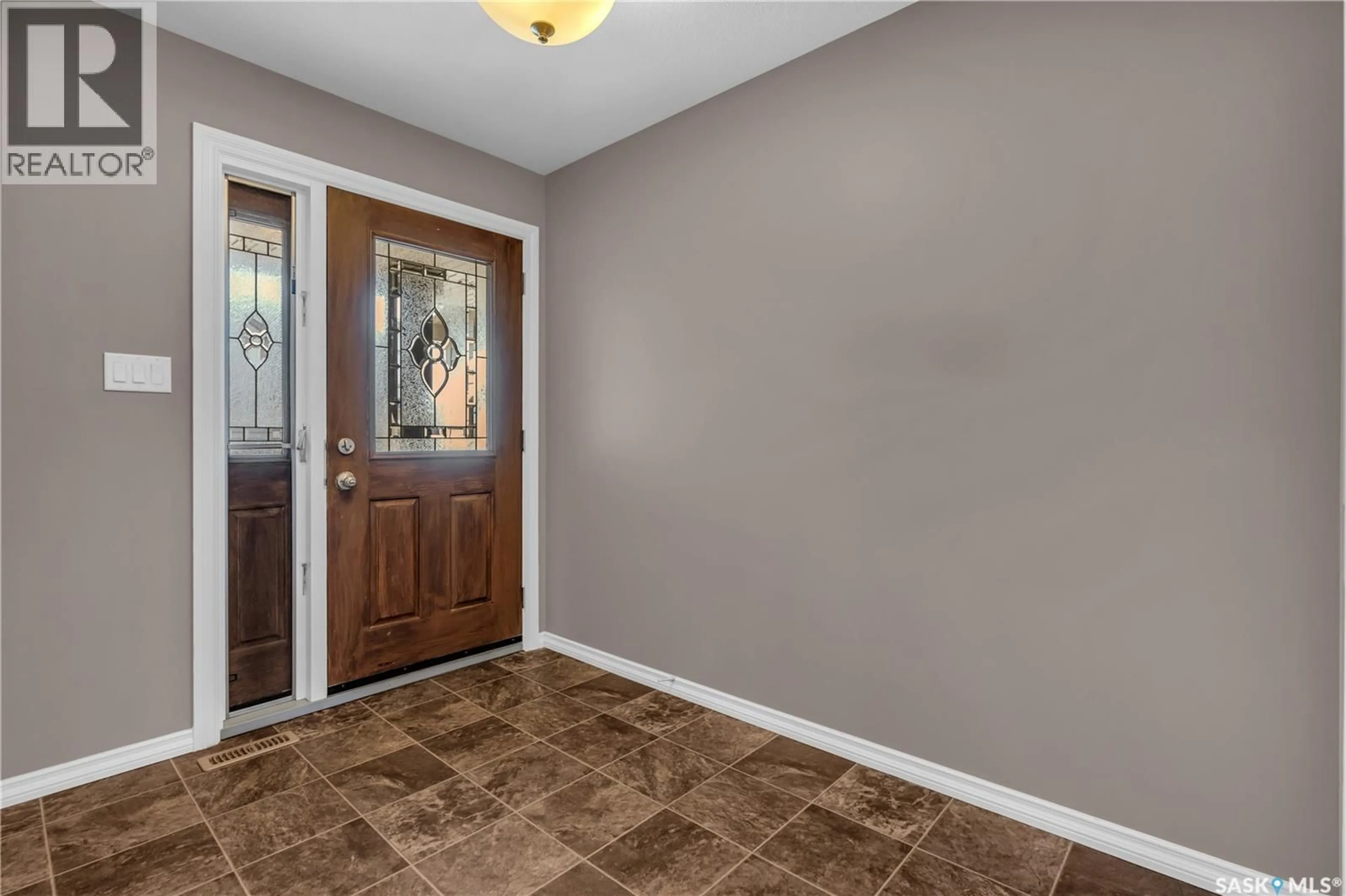 Indoor entryway for 103 - 4100 SANDHILL CRESCENT, Regina Saskatchewan S4V3G9