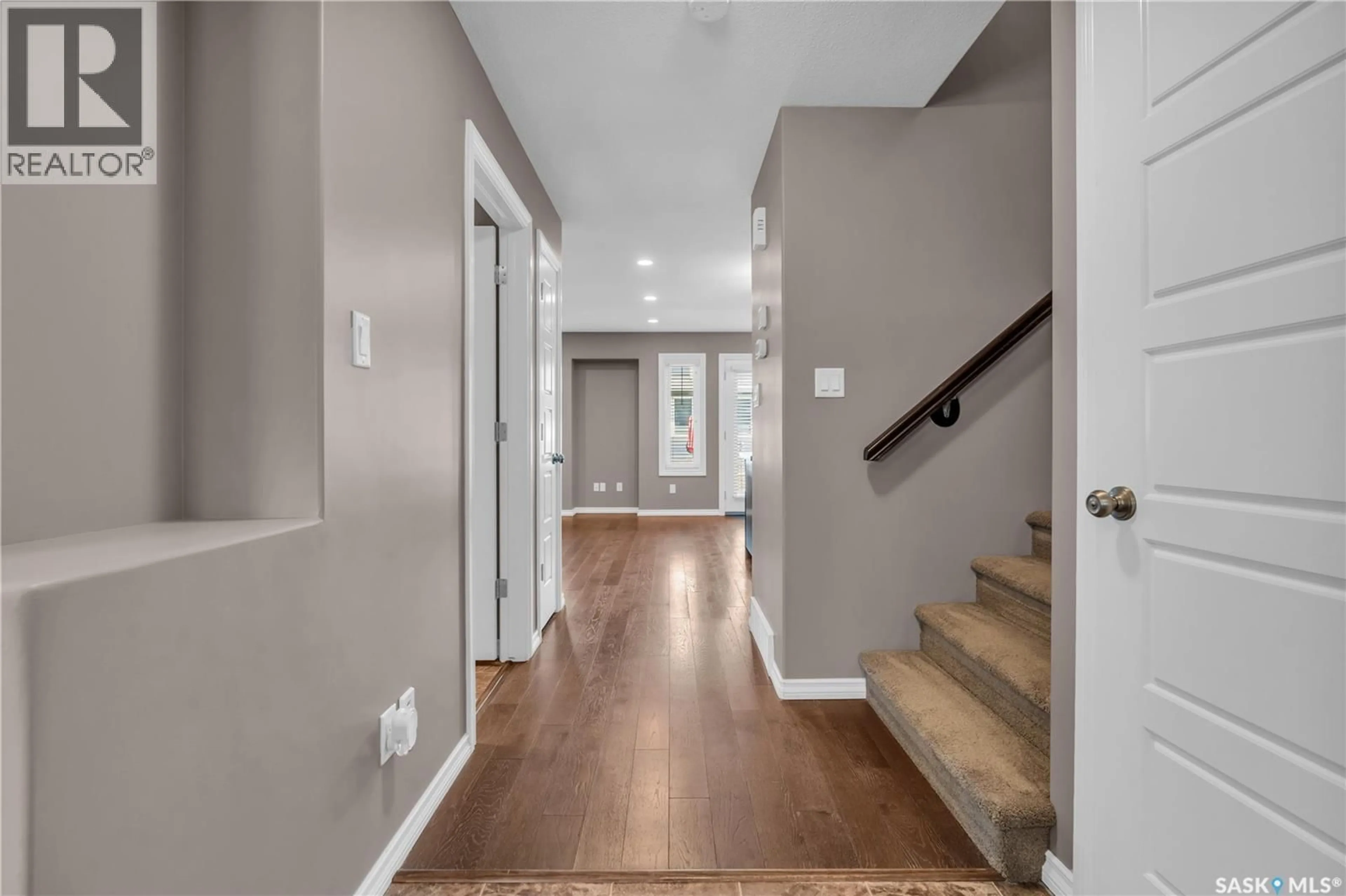 Indoor entryway for 103 - 4100 SANDHILL CRESCENT, Regina Saskatchewan S4V3G9