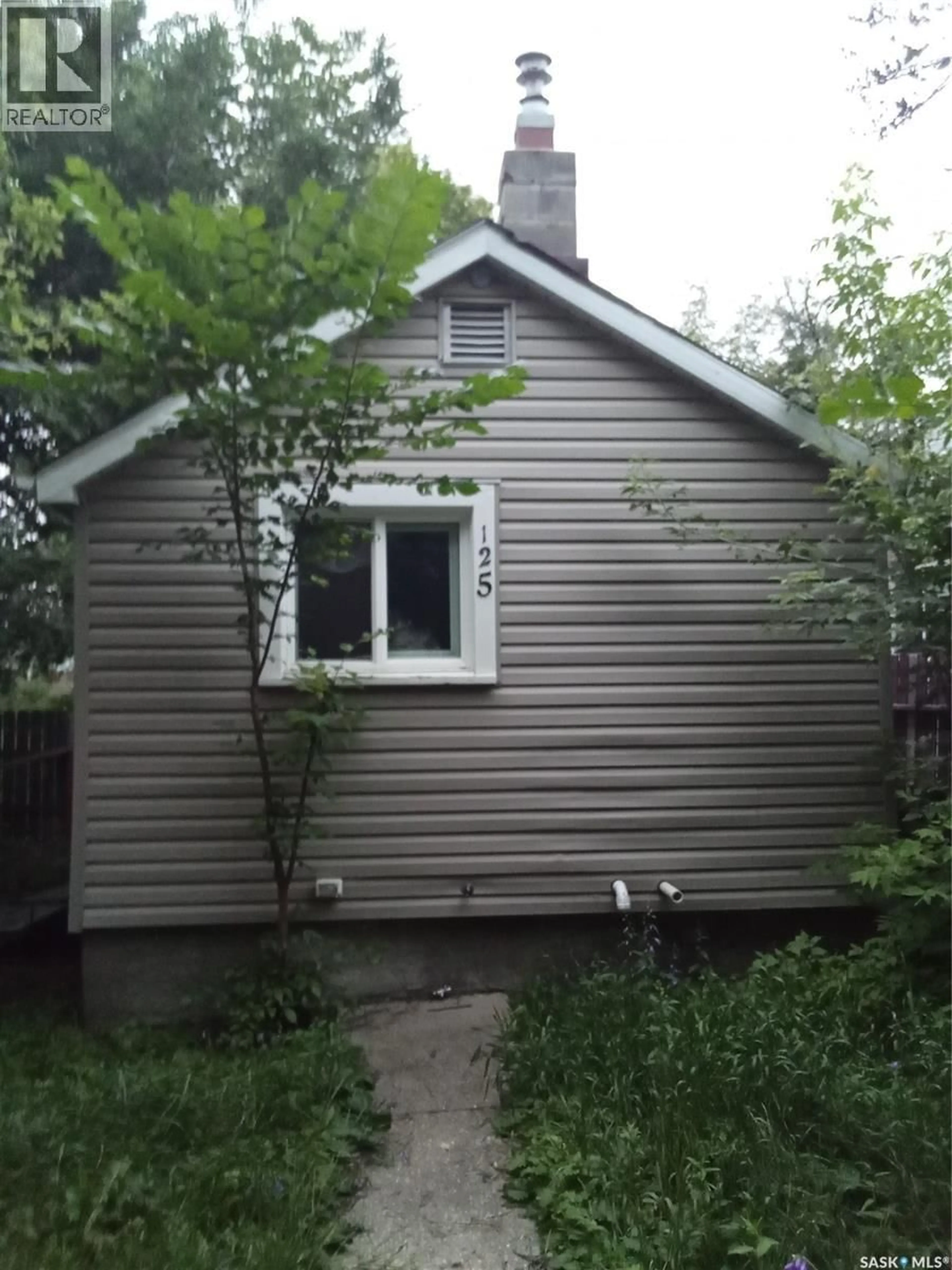 Shed for 125 S AVENUE S, Saskatoon Saskatchewan S7M2Z7