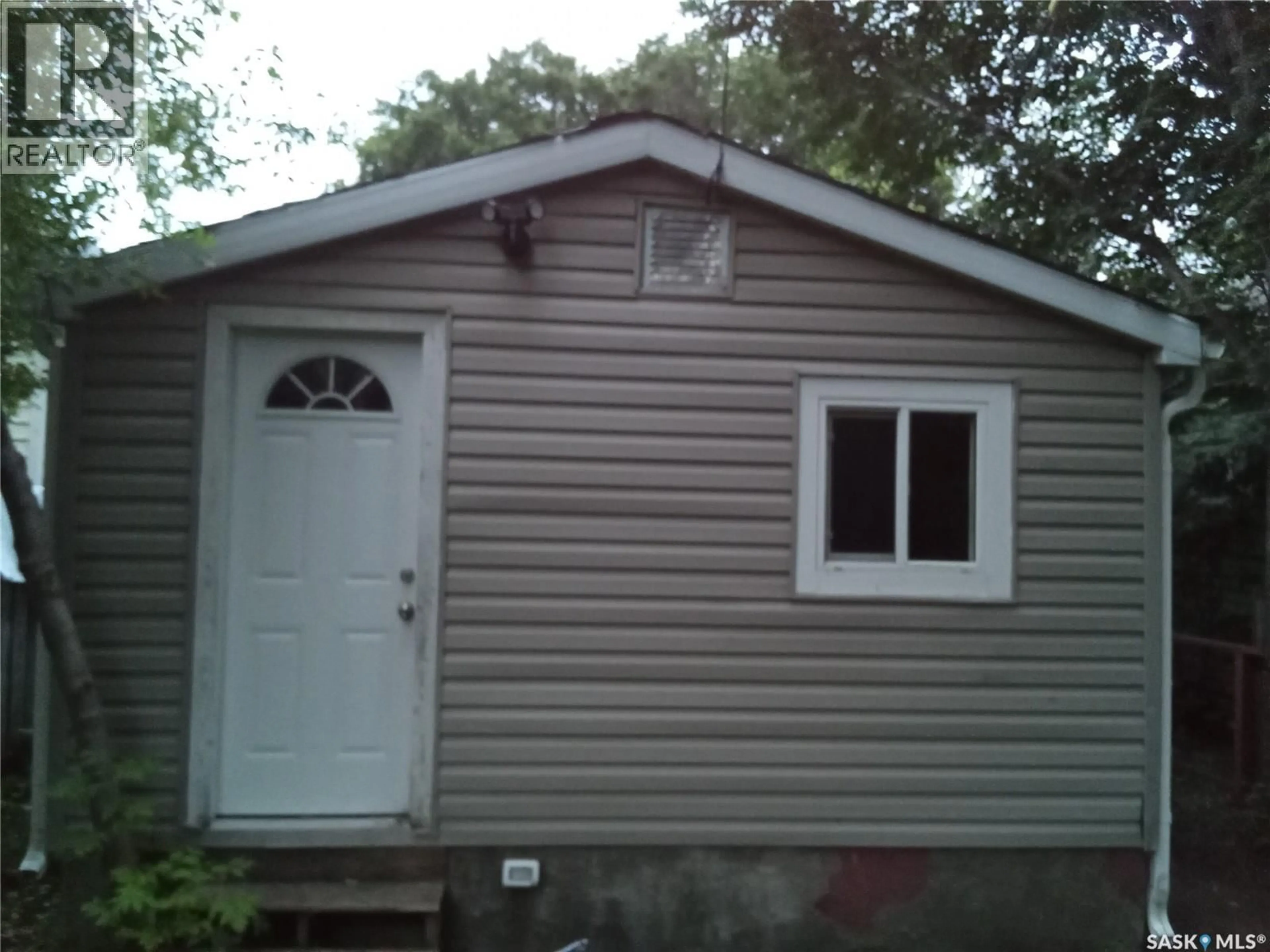 Shed for 125 S AVENUE S, Saskatoon Saskatchewan S7M2Z7