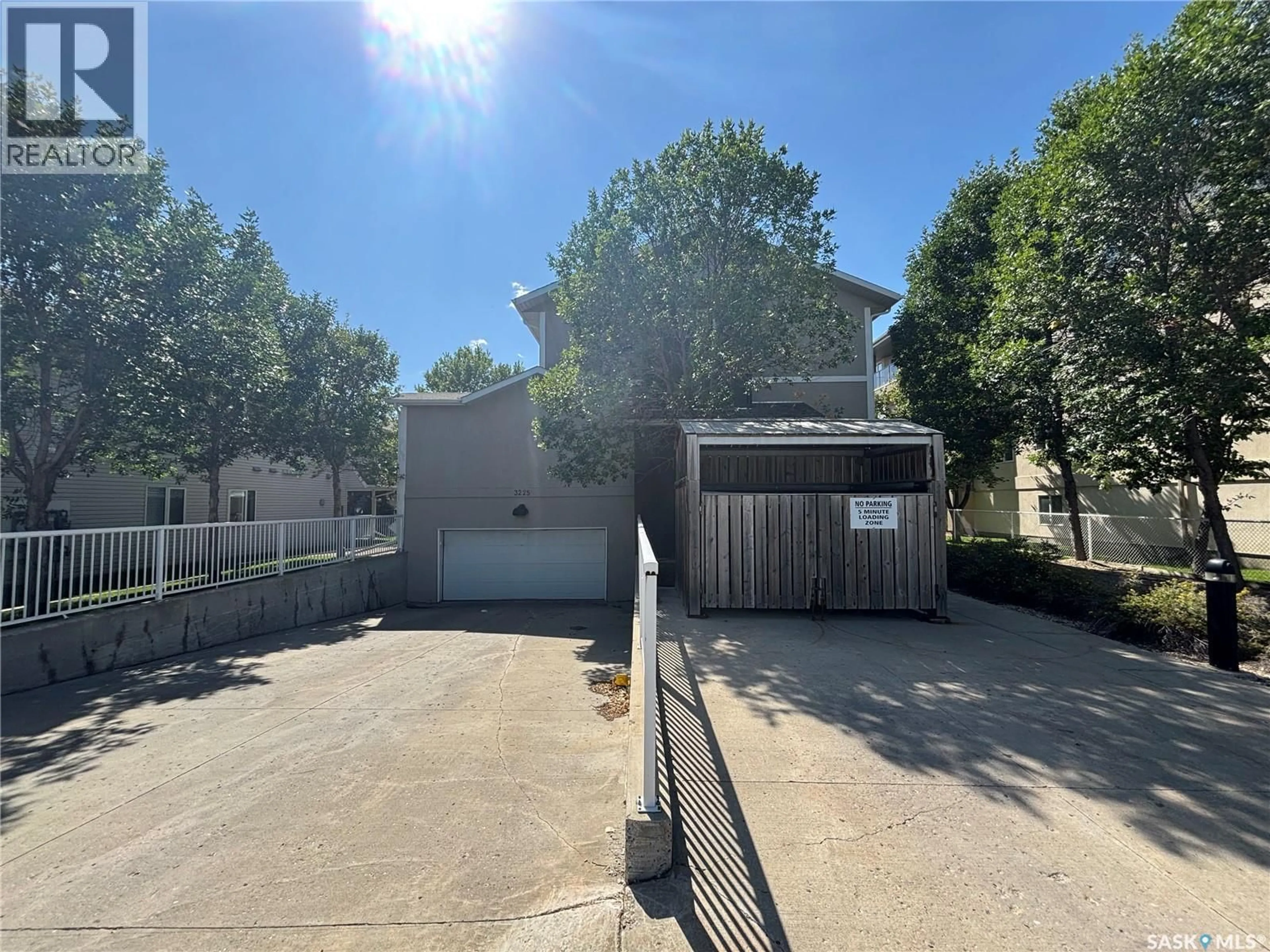 A pic from outside/outdoor area/front of a property/back of a property/a pic from drone, street for 3 - 3225 WOODHAMS DRIVE, Regina Saskatchewan S4V3A2
