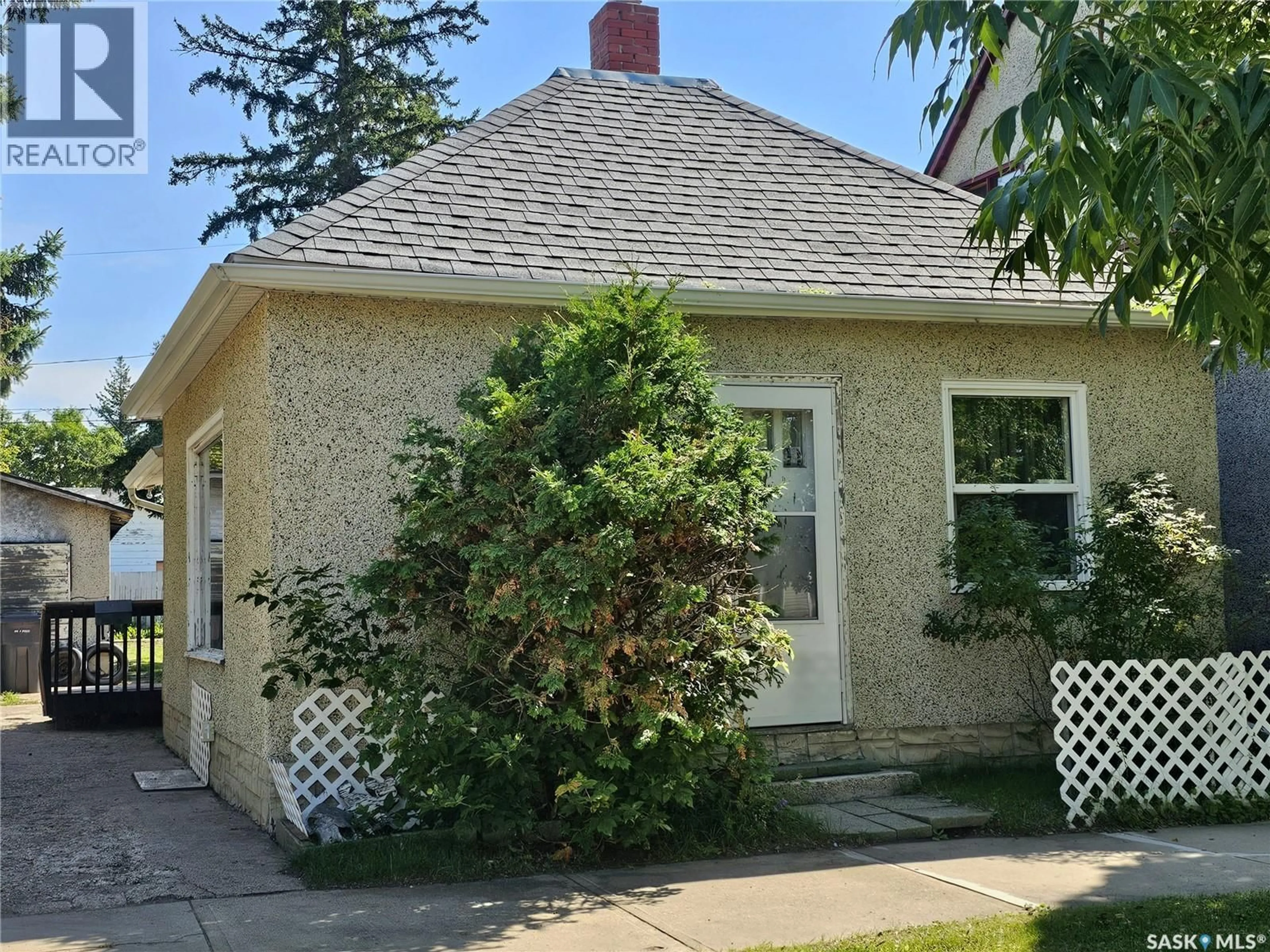 Home with vinyl exterior material, street for 742 100TH STREET, North Battleford Saskatchewan S9A0T7