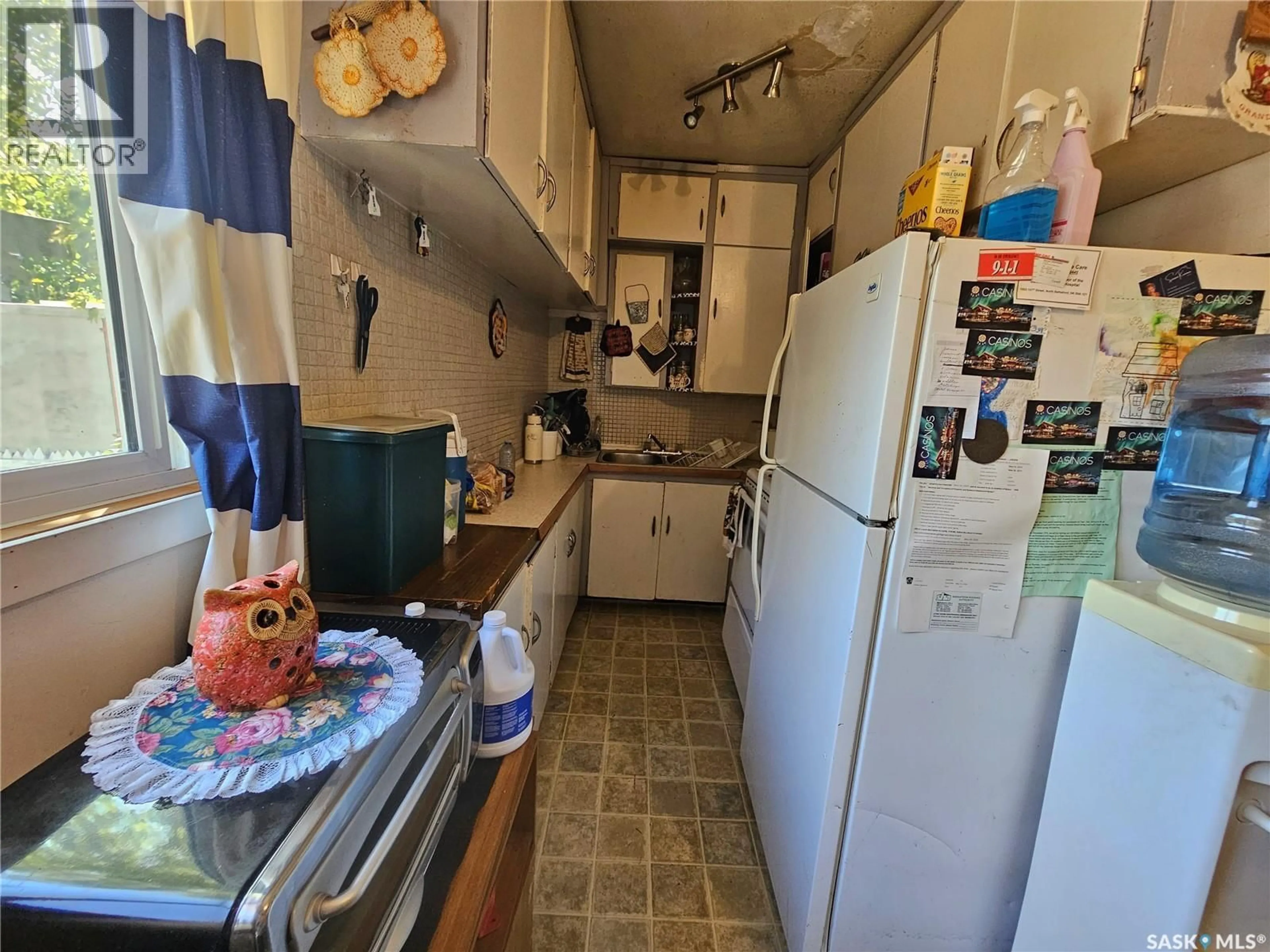 Standard kitchen, unknown for 742 100TH STREET, North Battleford Saskatchewan S9A0T7