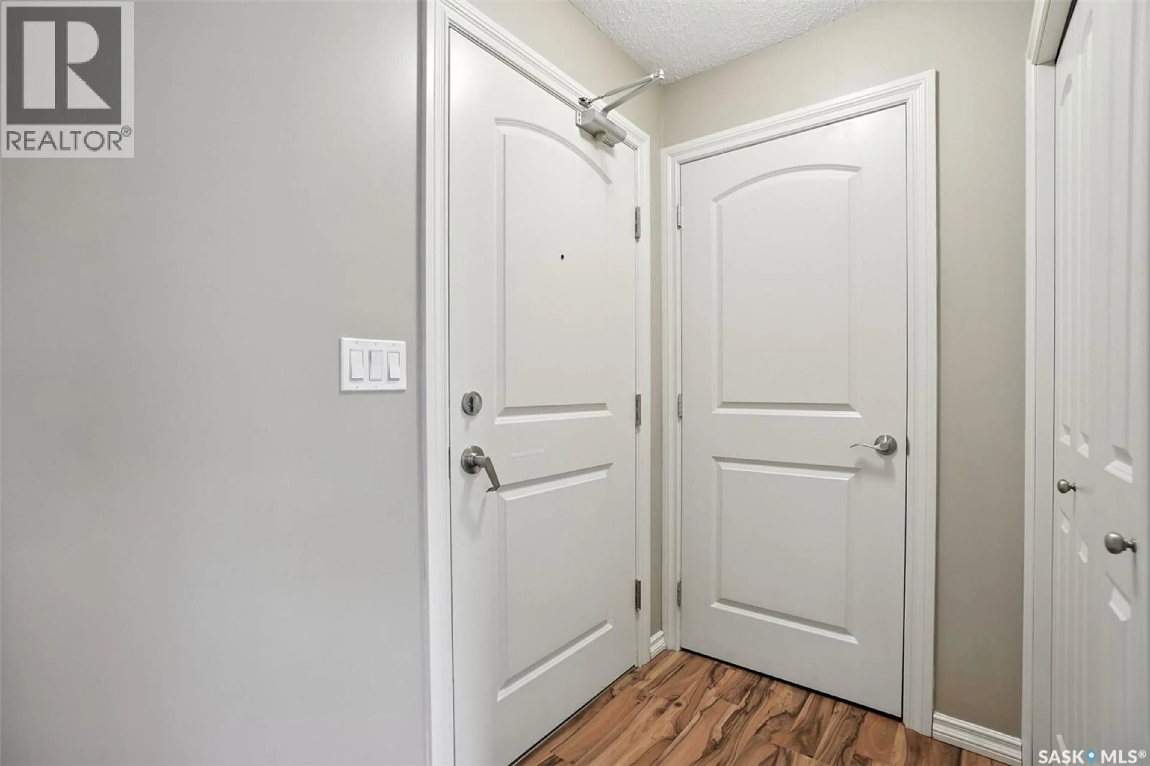Indoor entryway for 215B 103 WELLMAN CRESCENT, Saskatoon Saskatchewan S7T0C1