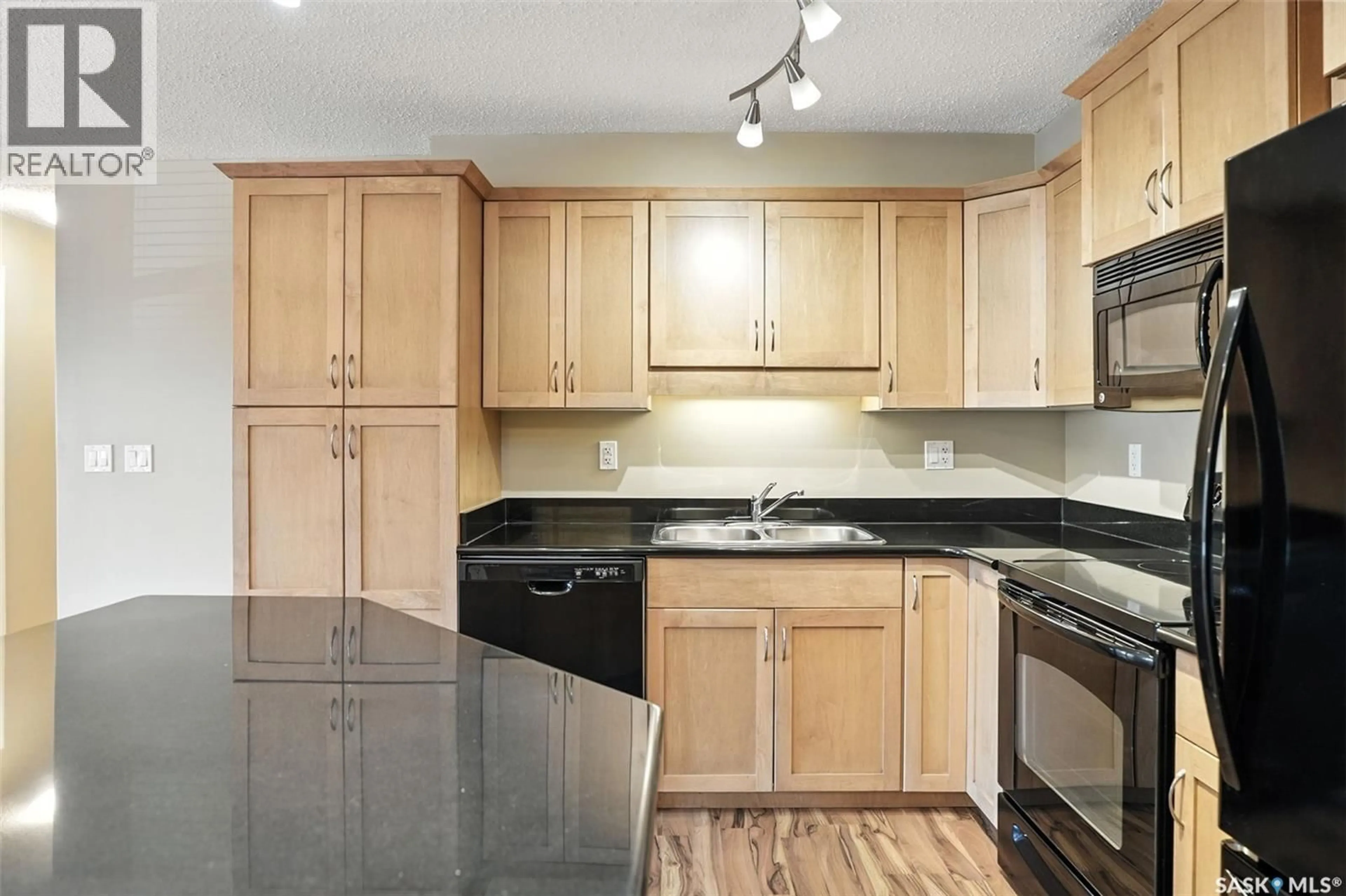 Standard kitchen, unknown for 215B 103 WELLMAN CRESCENT, Saskatoon Saskatchewan S7T0C1