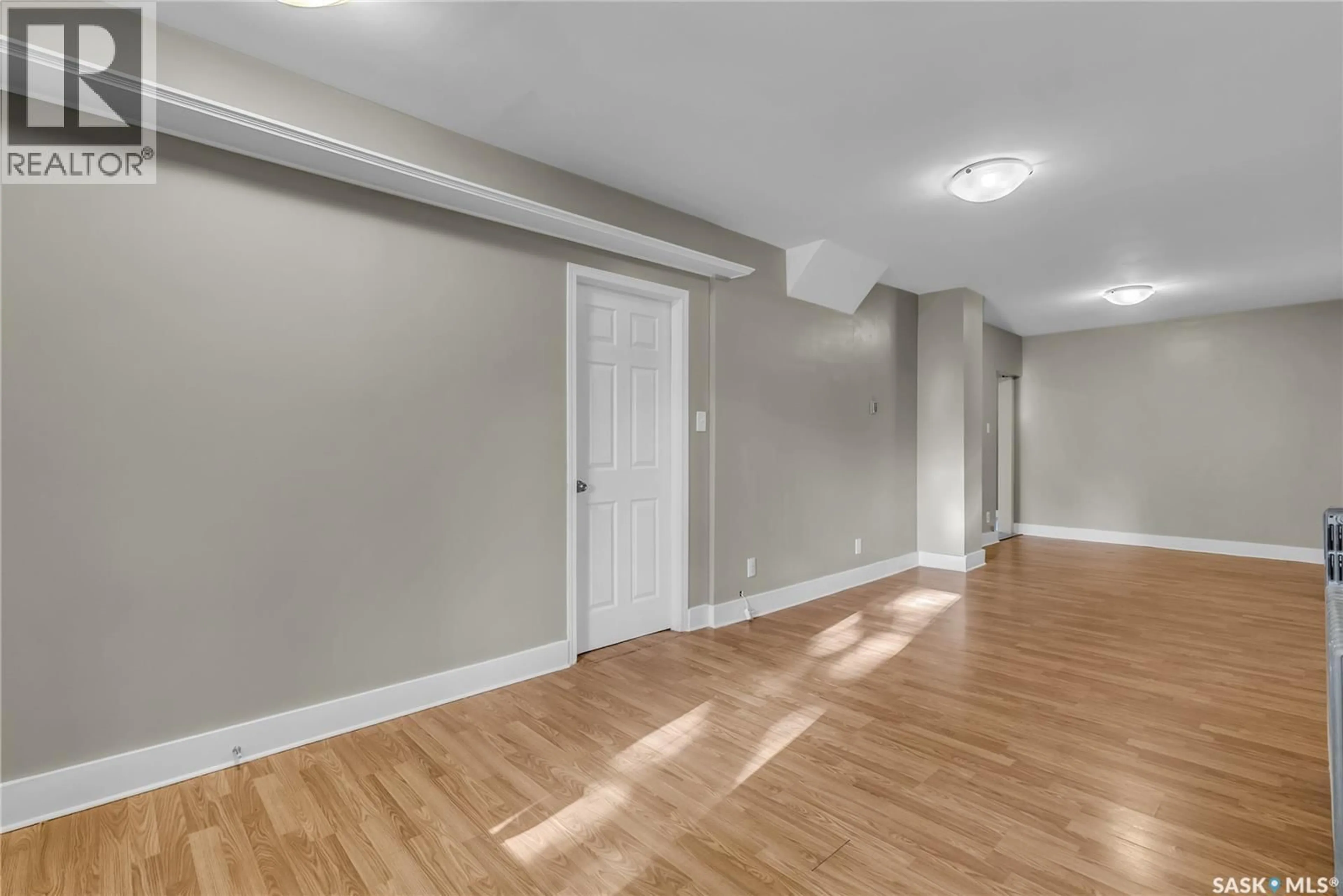 A pic of a room for 424 R AVENUE, Saskatoon Saskatchewan S7M2Z5